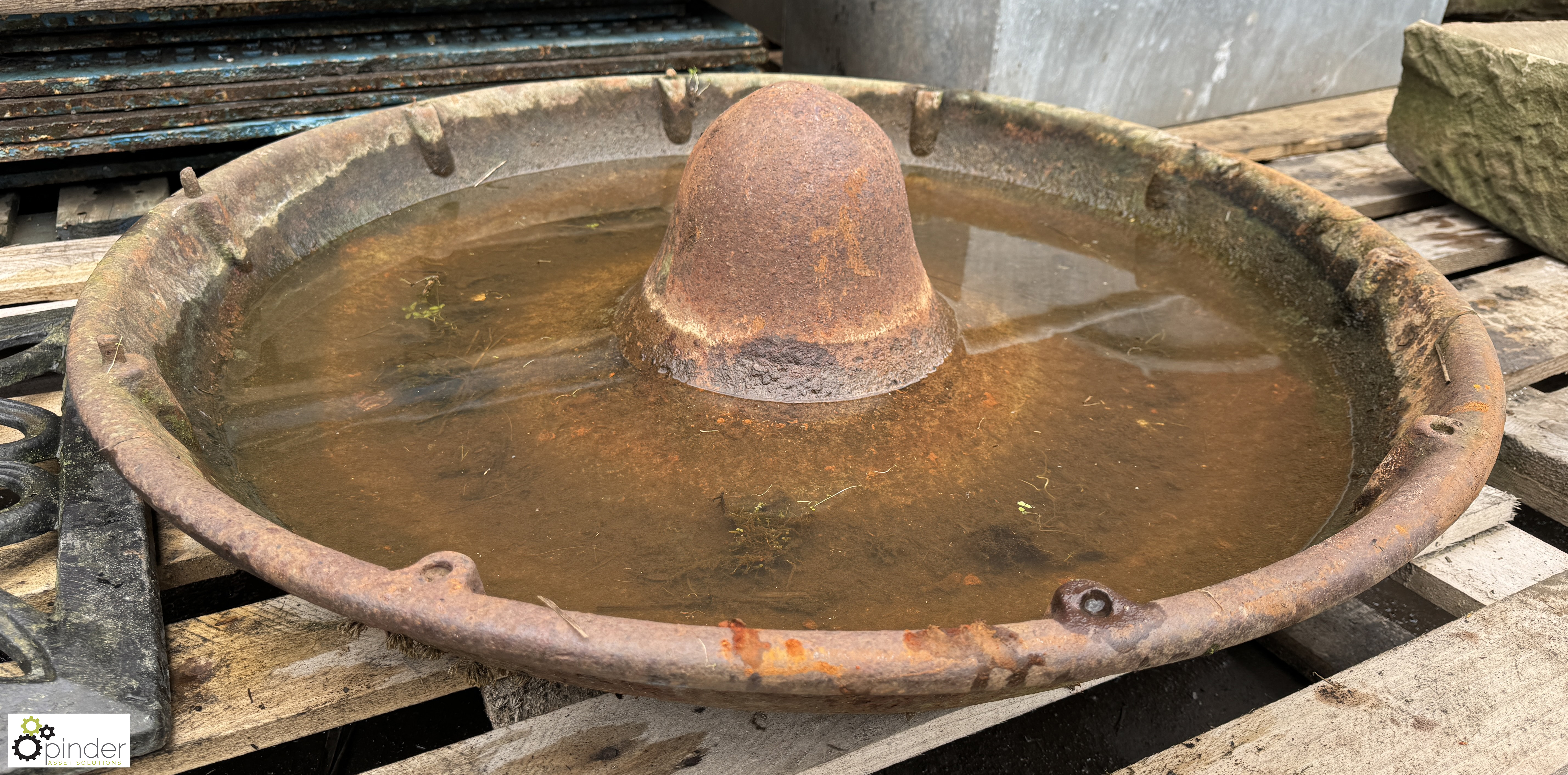 Cast iron Mexican hat style Pig Feeder, 900mm diameter