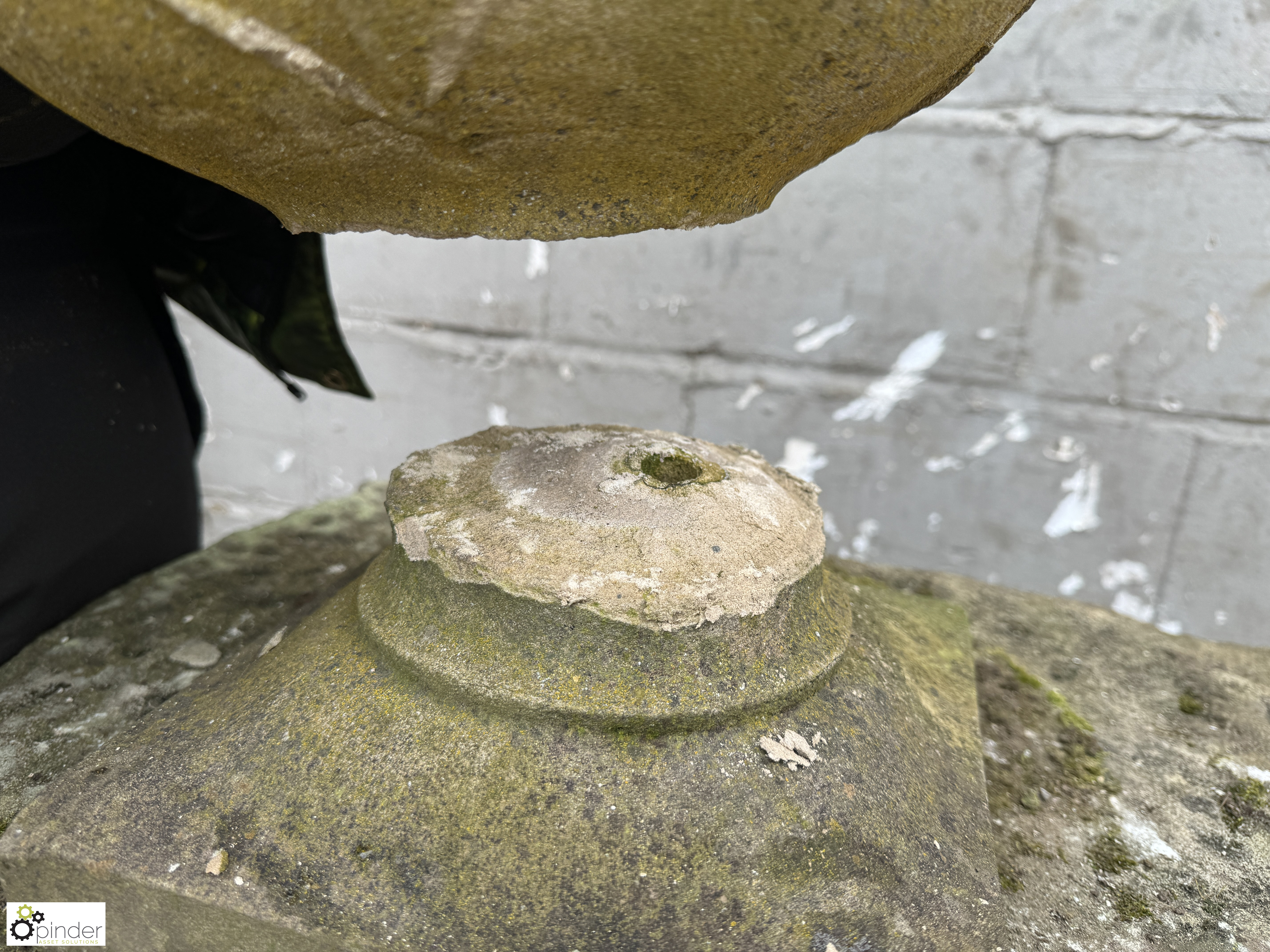 Reconstituted stone Garden Urn/Planter, 430mm diameter x 470mm - Image 5 of 6