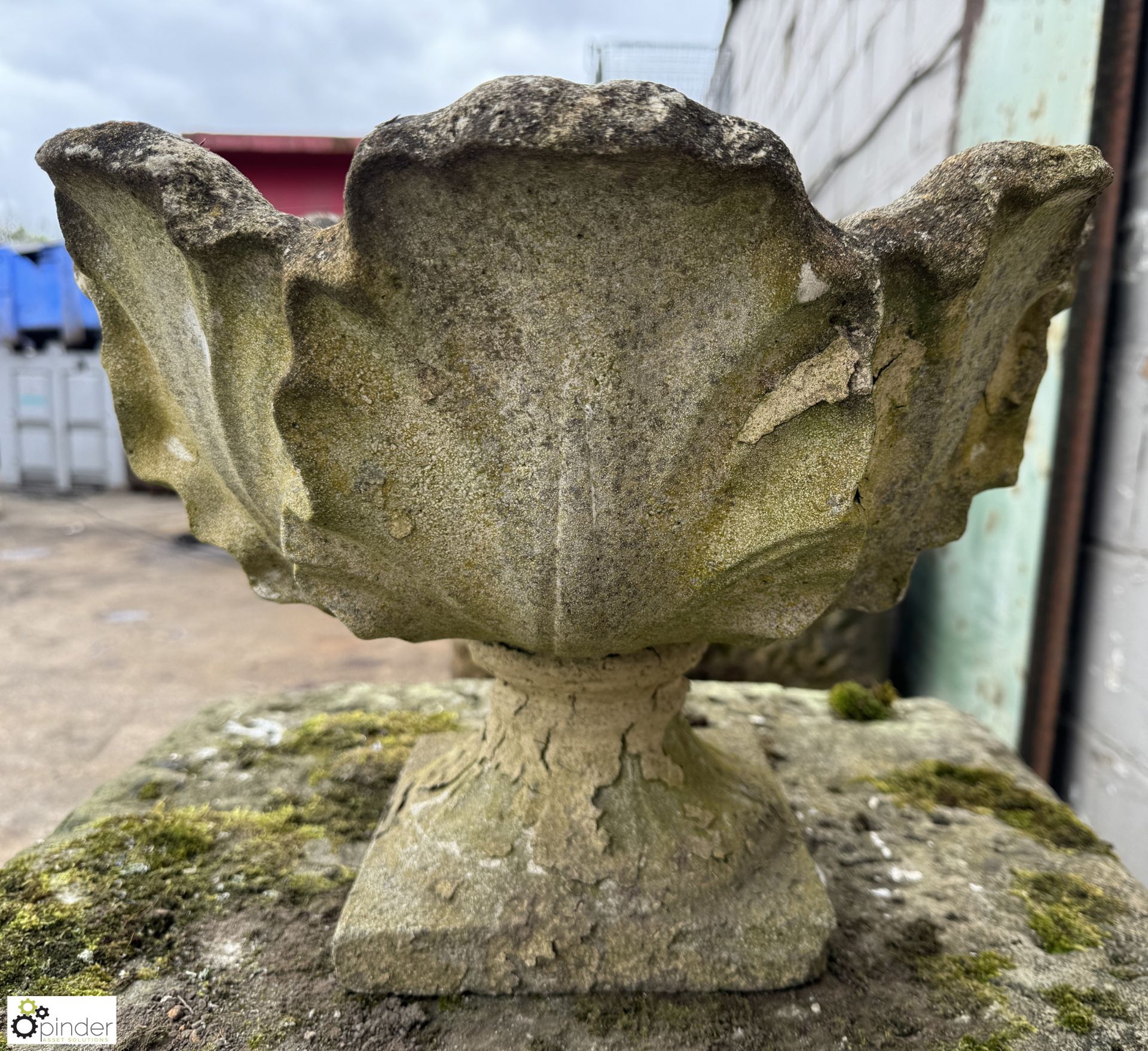 Reconstituted stone ornate Garden Urn/Planter, 420mm diameter x 320mm - Image 4 of 5