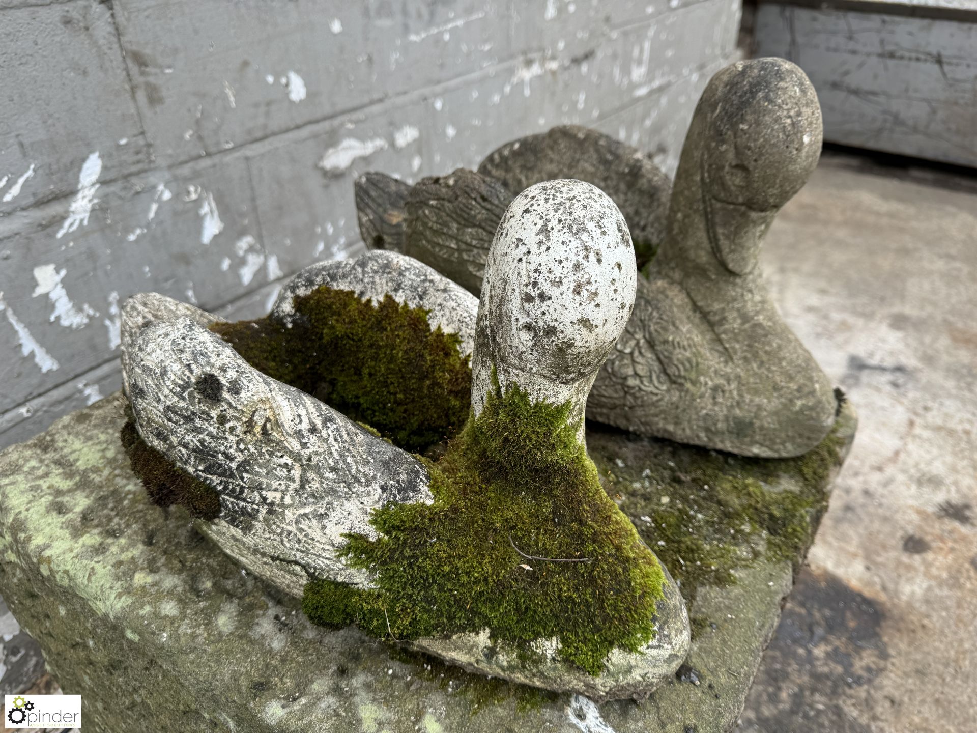 Pair reconstituted stone Swans - Image 9 of 10