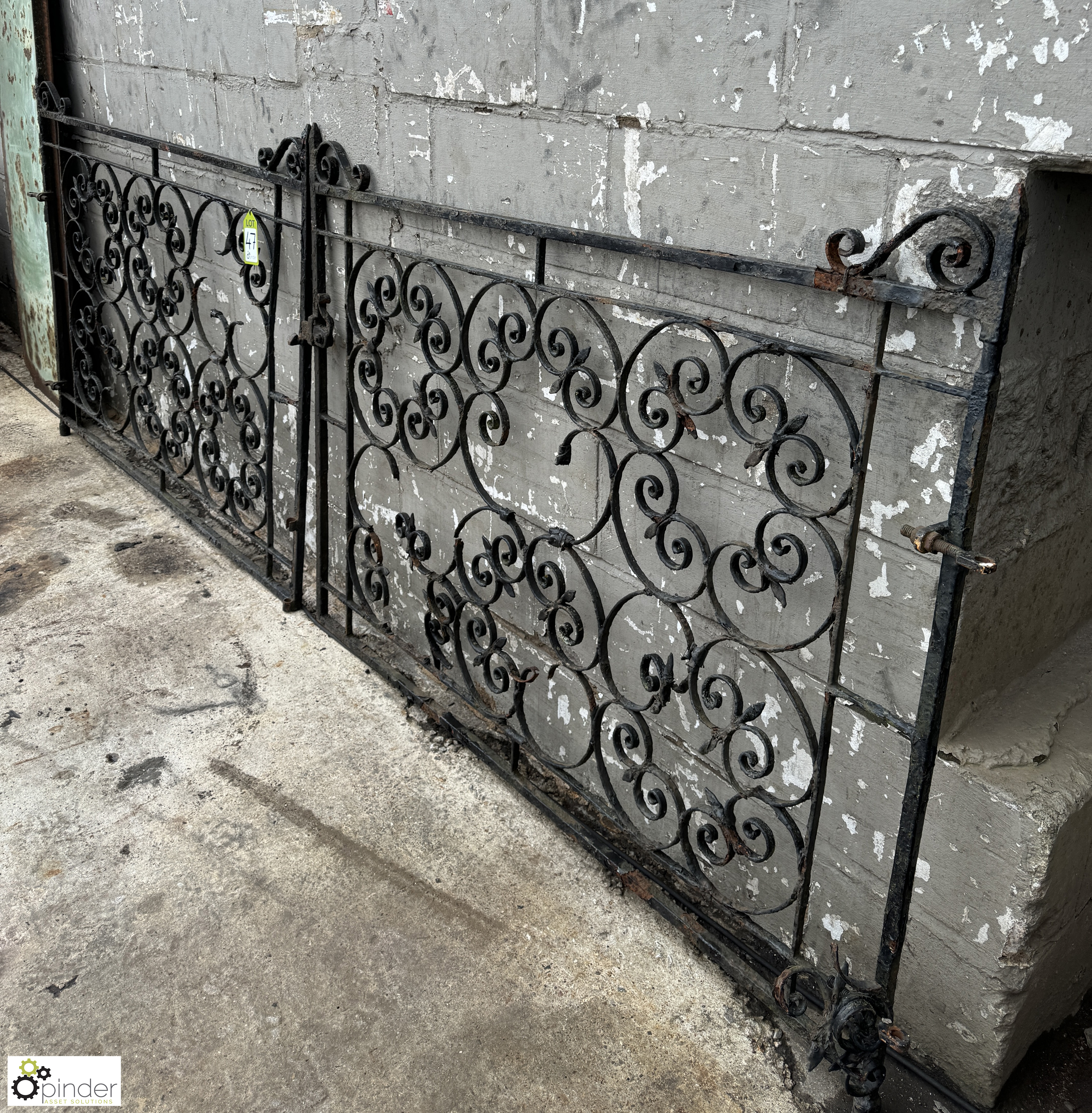 Pair antique wrought iron Gates, 1460mm x 1000mm per gate - Bild 5 aus 7