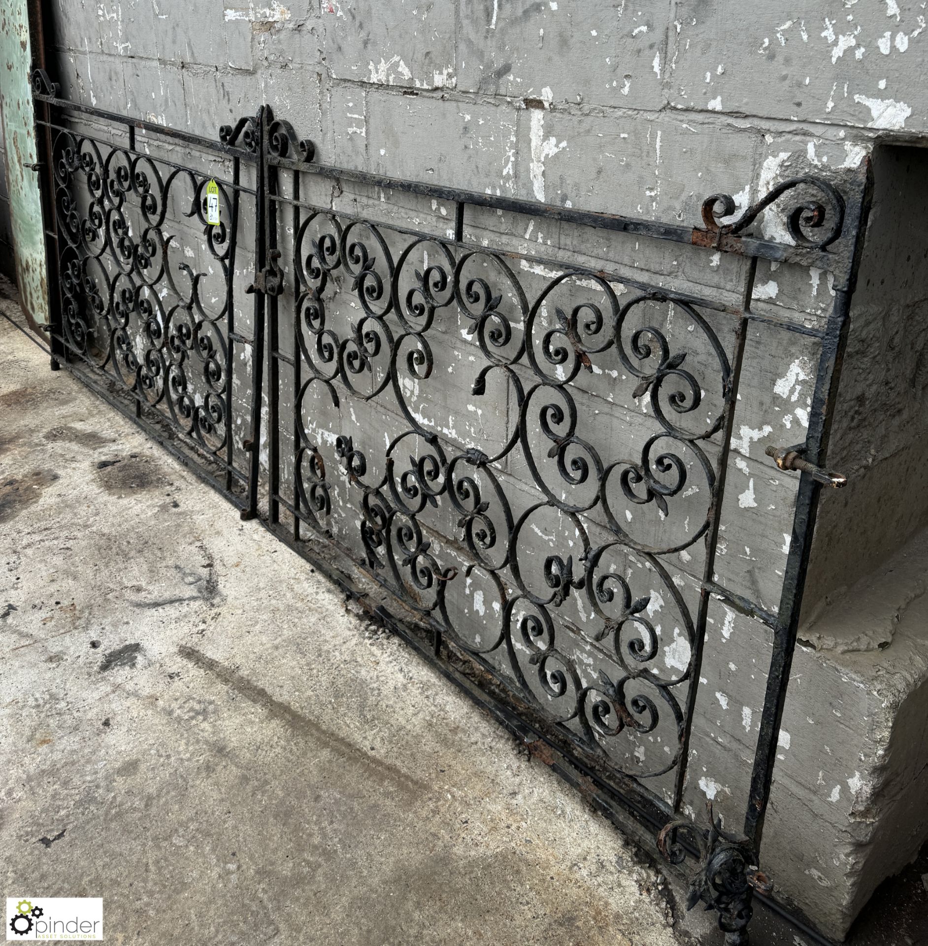 Pair antique wrought iron Gates, 1460mm x 1000mm per gate - Image 5 of 7