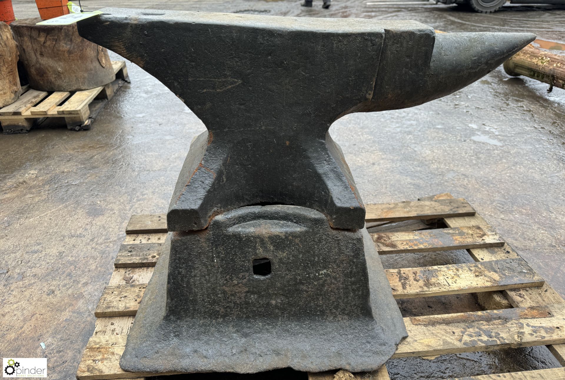 Blacksmith single beak Anvil, 900mm x 660mm including base - Image 3 of 10