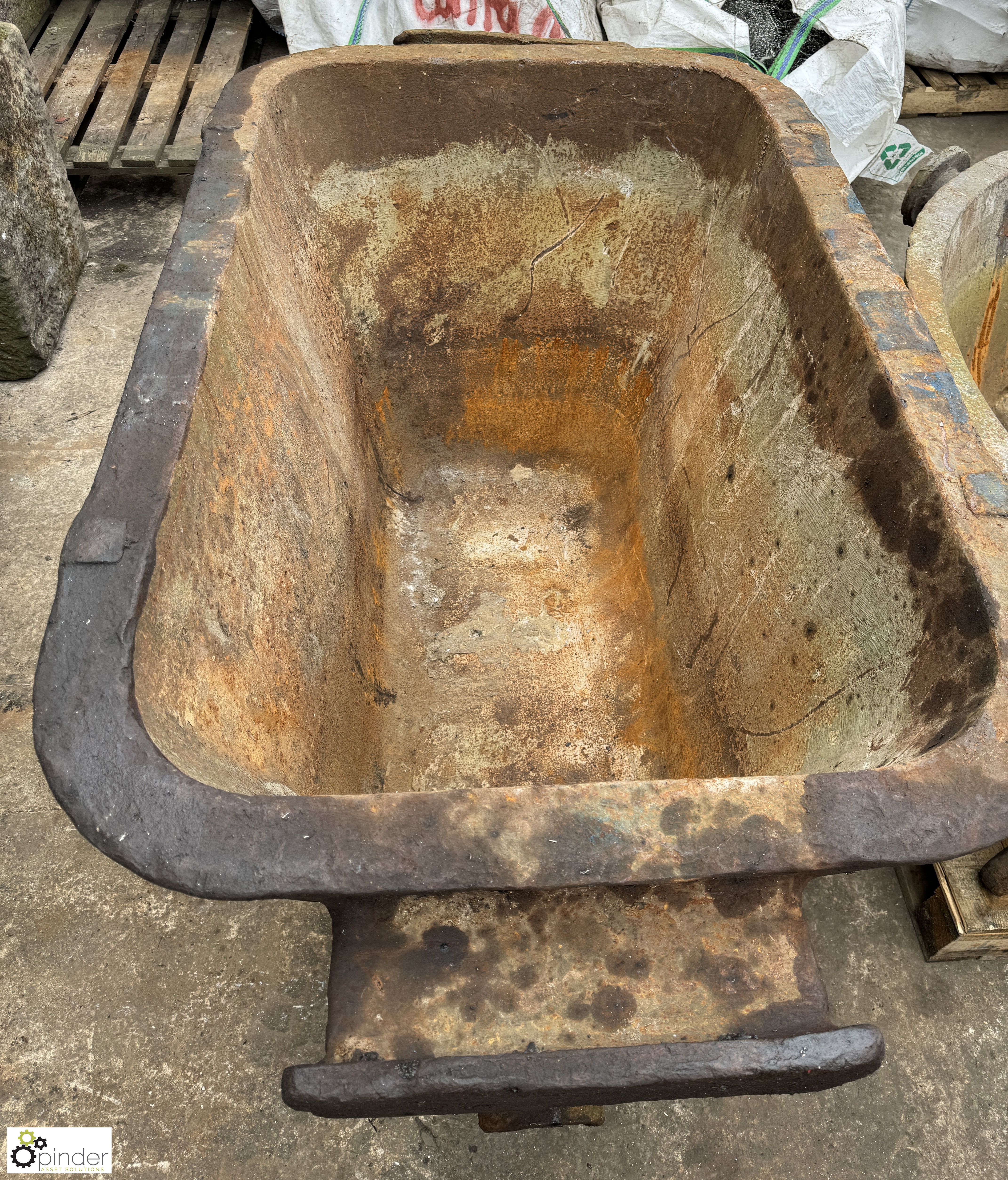 Cast iron Foundry Crucible, 1440mm x 870mm x 950mm, 80mm thick, approx. 2000kg - Image 6 of 8