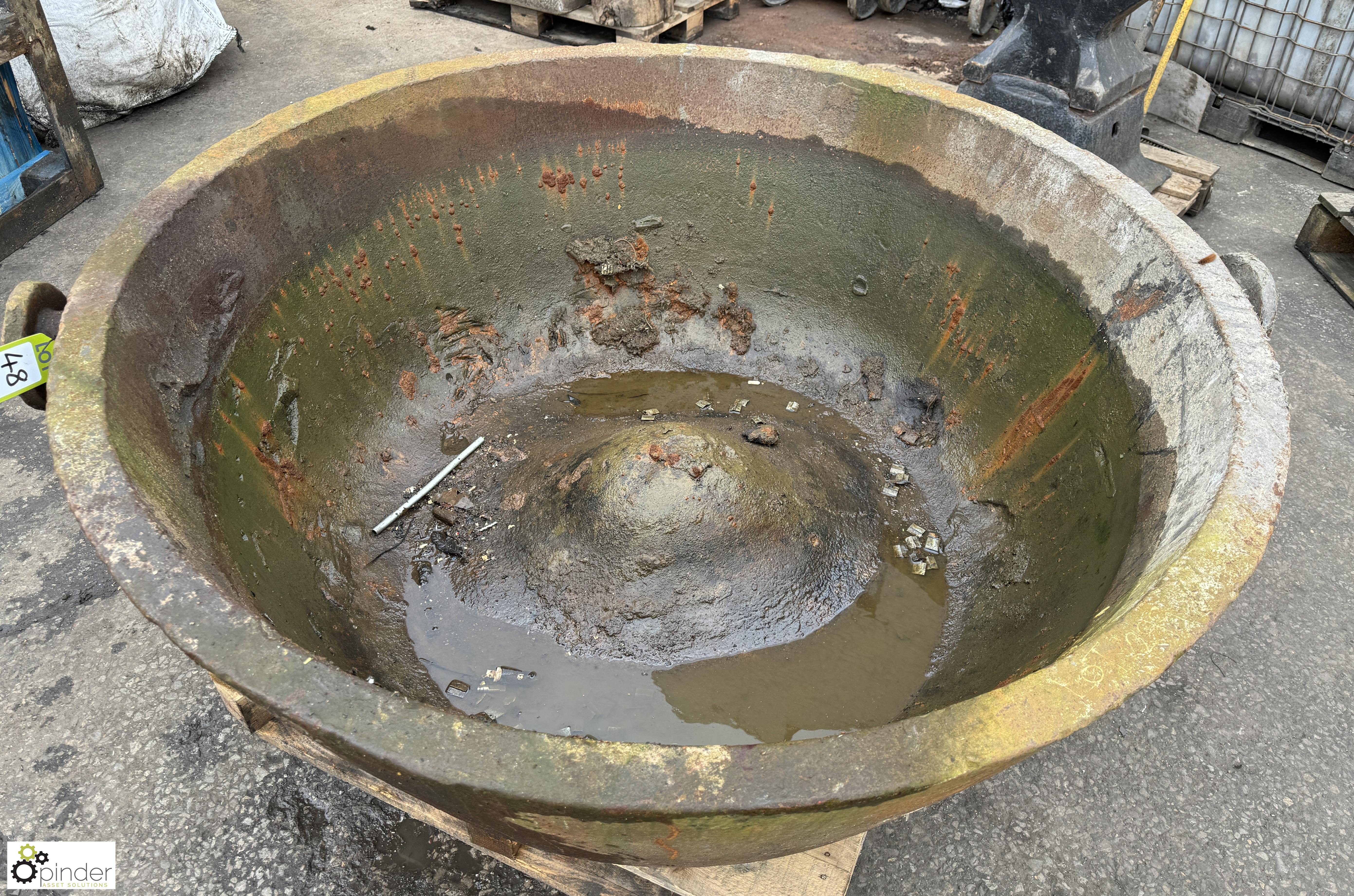 Cast iron Crucible/Melting Pan, 1540mm diameter x 60mm thick x 630mm high, approx. 1600kg - Bild 2 aus 6