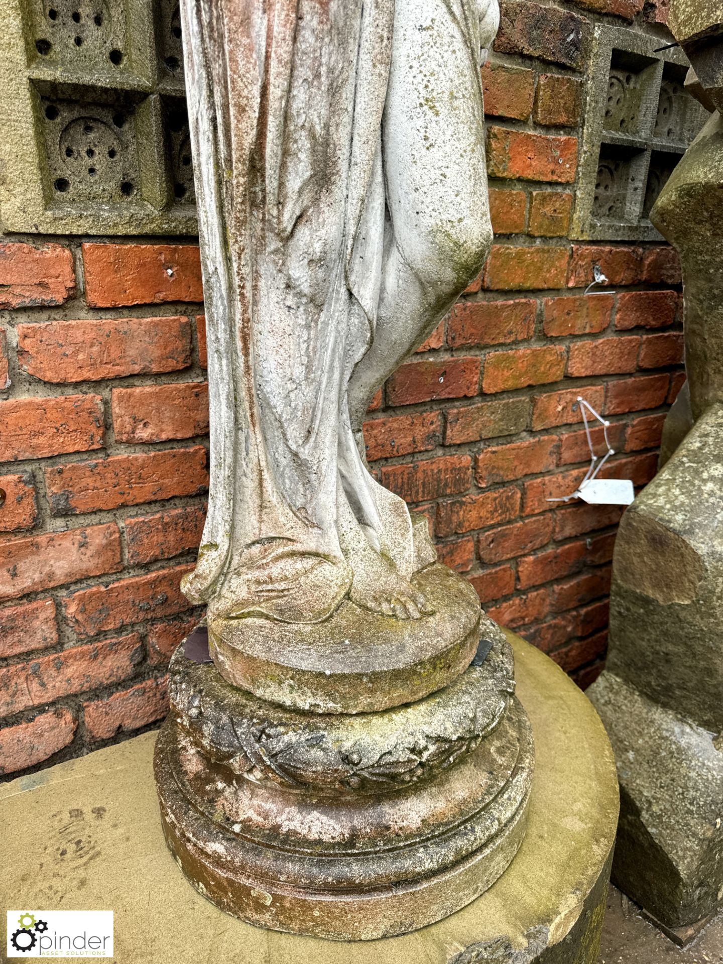 A reconstituted classical marble Statue, depicting young lady carrying a laurel wreath, statue stood - Image 5 of 8