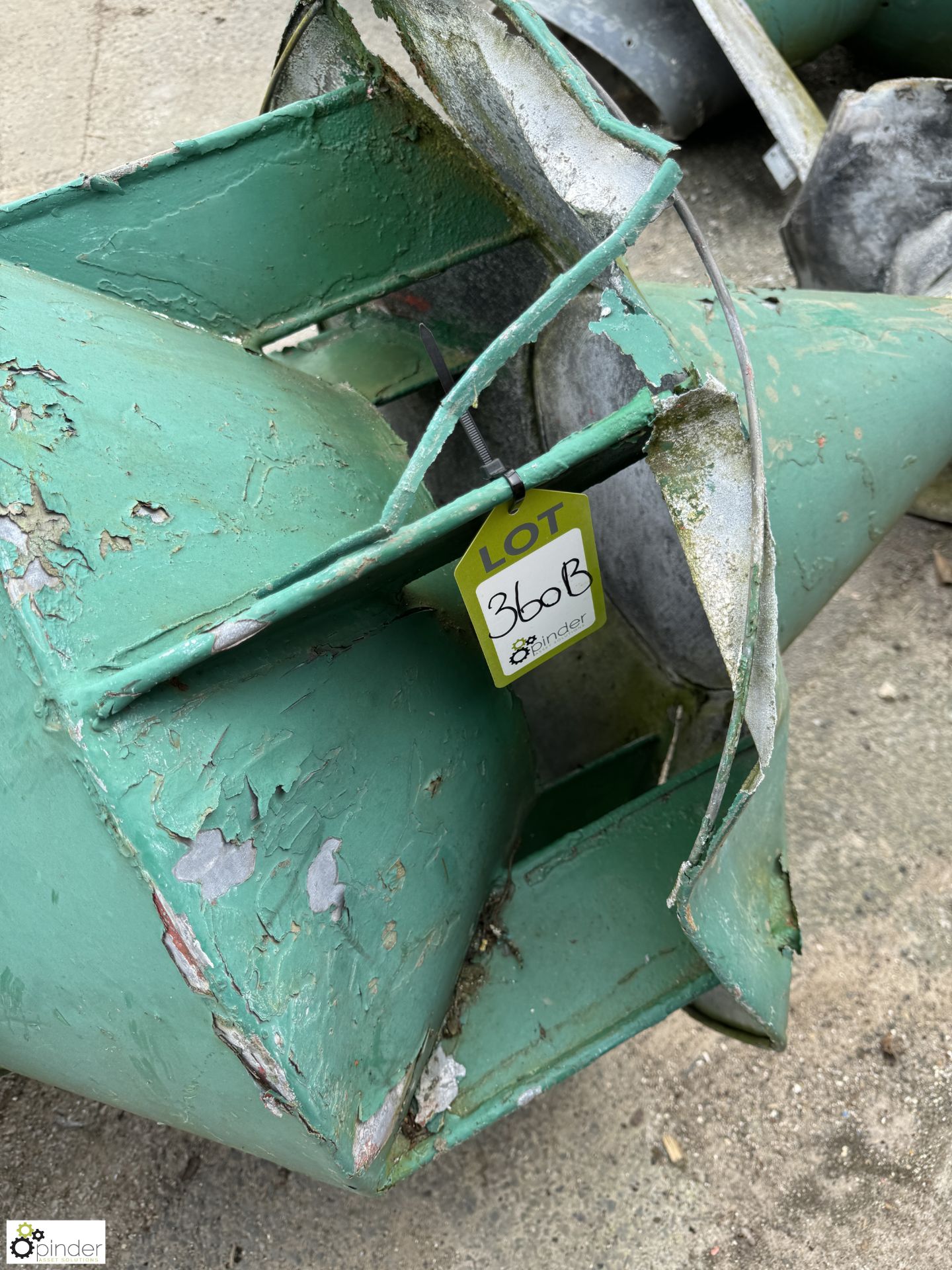 A green galvanised metal factory roof vent. Approx 55” H - Image 4 of 4