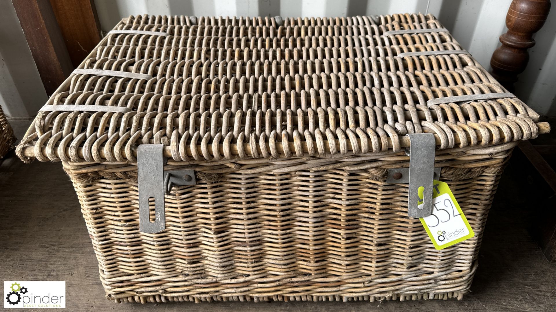 A Victorian wicker Transport Basket, with rope han - Image 3 of 5