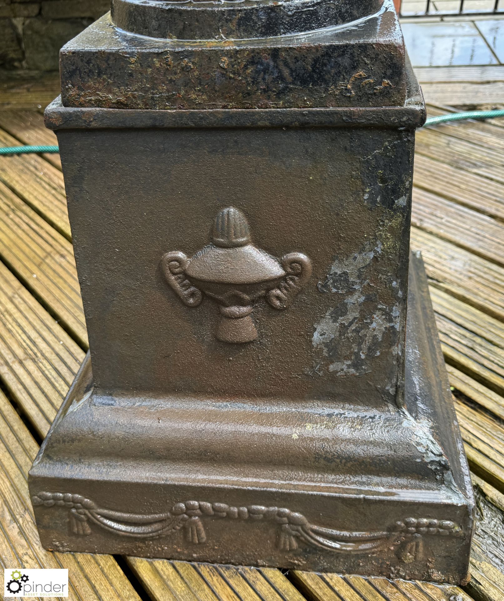 A pair cast iron Garden Urns, with egg and dart decoration on cast iron plinths, with fruit and swag - Image 9 of 10