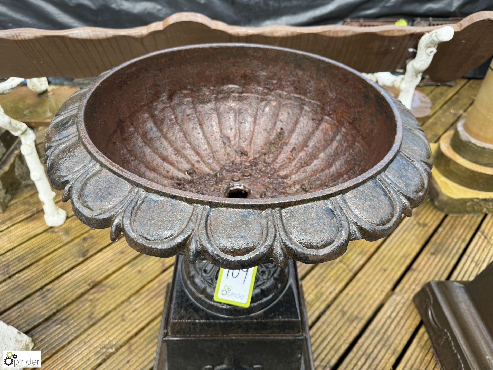 A pair cast iron Garden Urns, with egg and dart decoration on cast iron plinths, with fruit and swag - Image 4 of 10