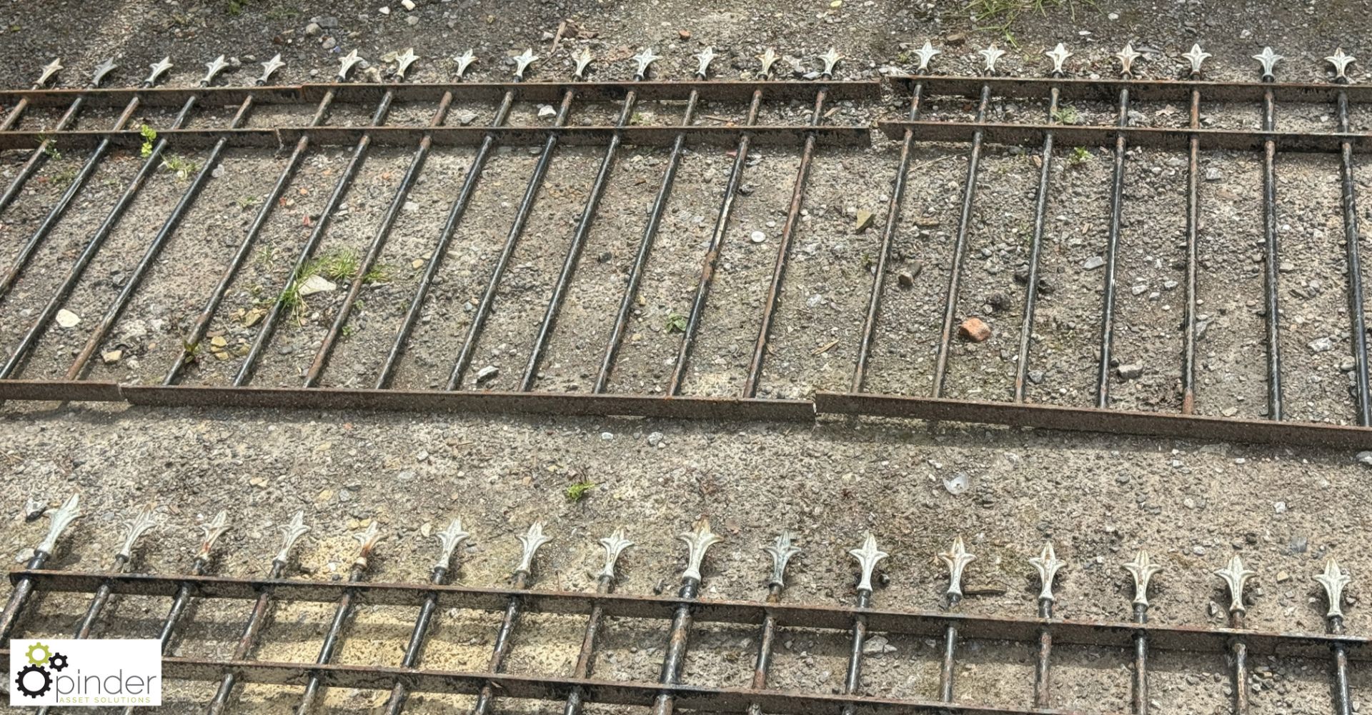 A run approx. 62ft of reclaimed wrought iron Railings, with decorative arrow tops, approx. 40in - Image 10 of 15