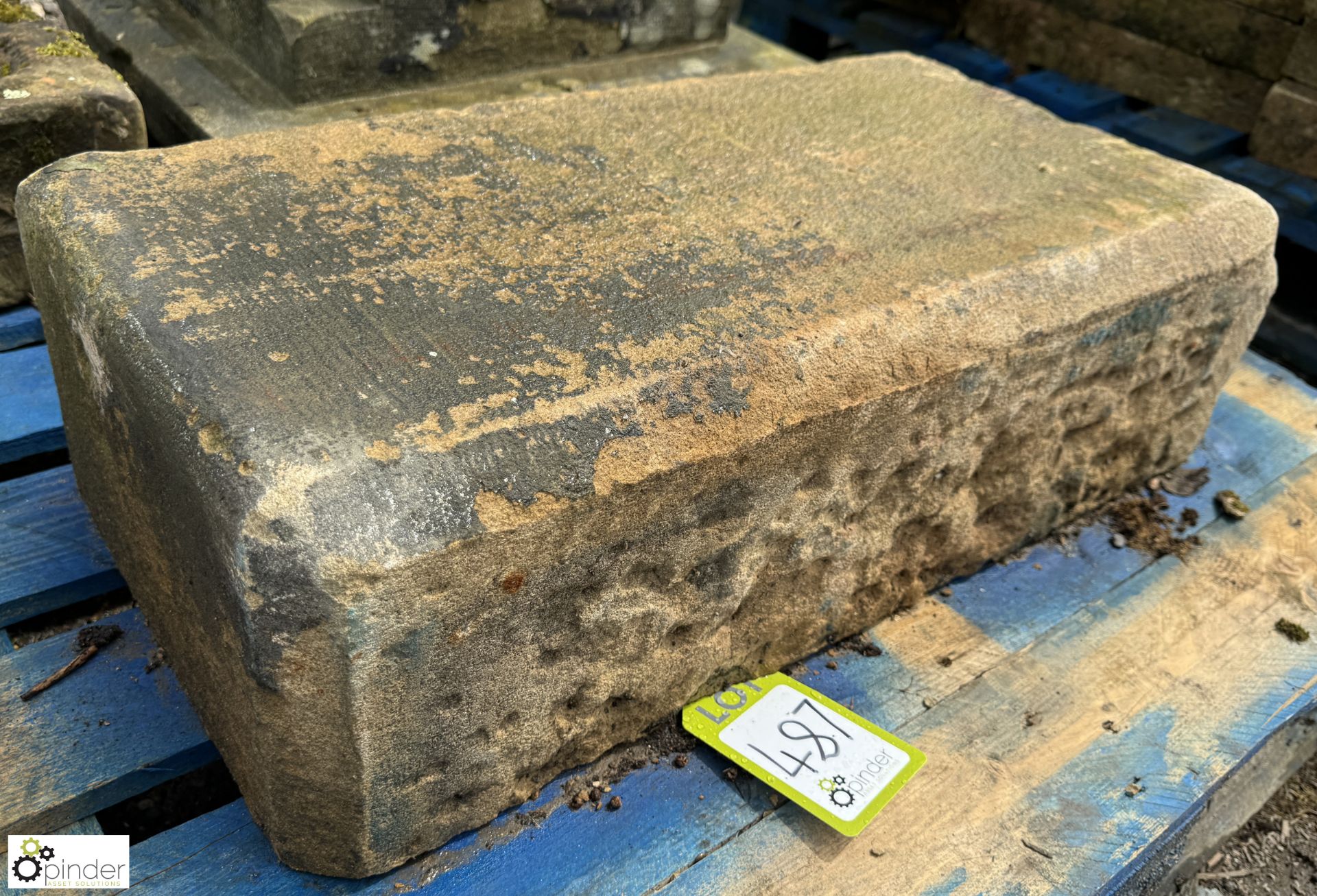 A Yorkshire stone drafted corner Quoin/Wall Plaque, approx. 12.5in x 26in - Image 2 of 4