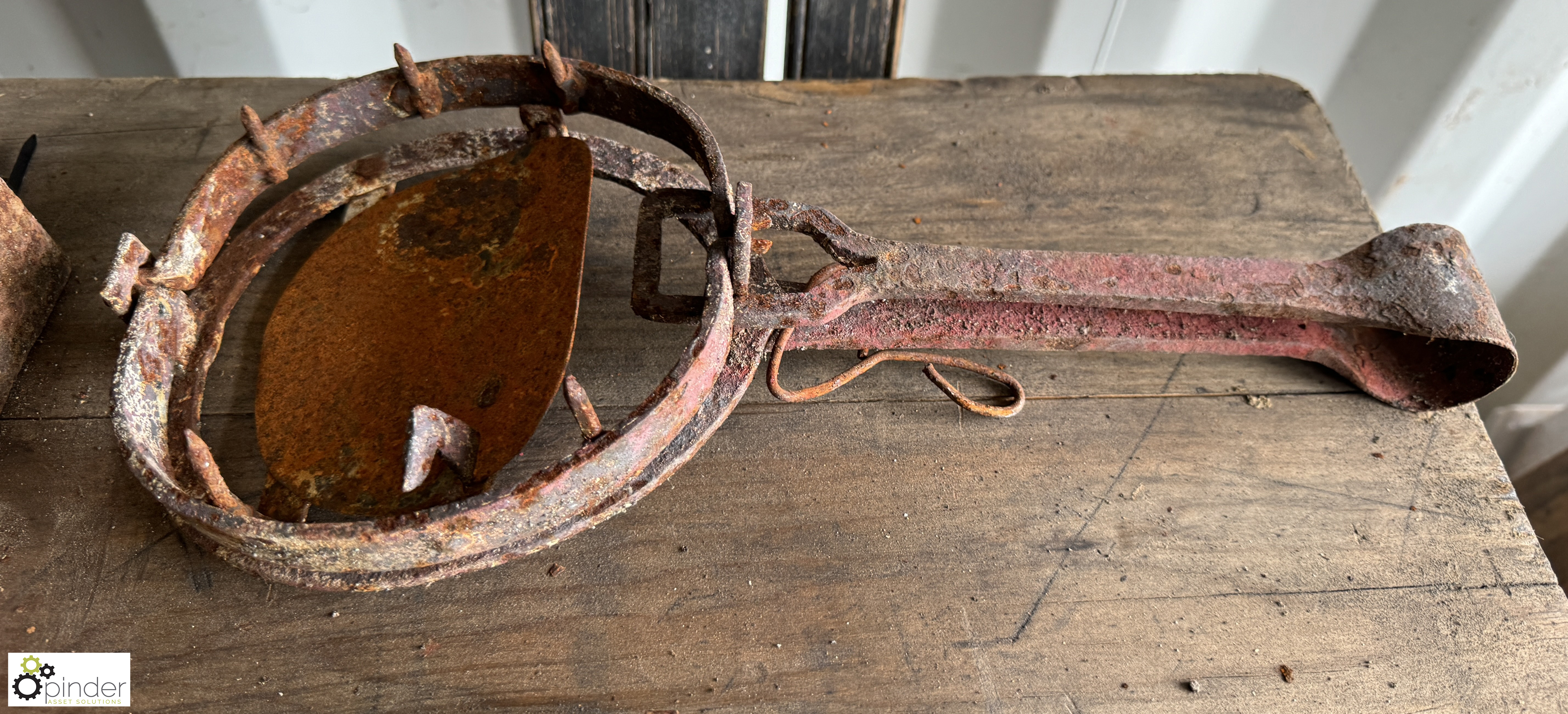5 Victorian wrought iron Gin Traps - Image 6 of 7