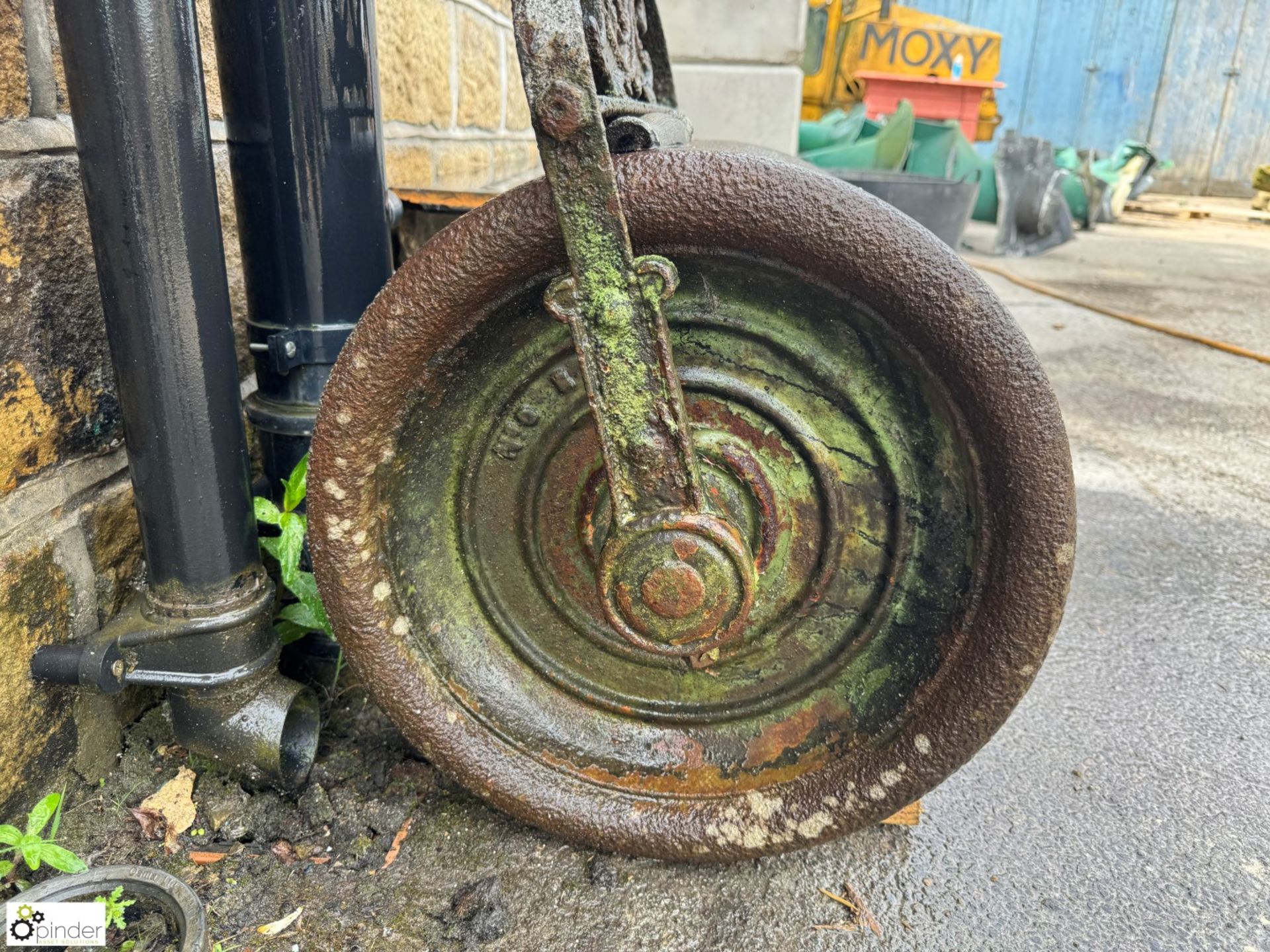 A Victorian cast iron Garden Roller, maker’s mark “Crown Leeds”, approx. 48in x 20in - Image 5 of 6