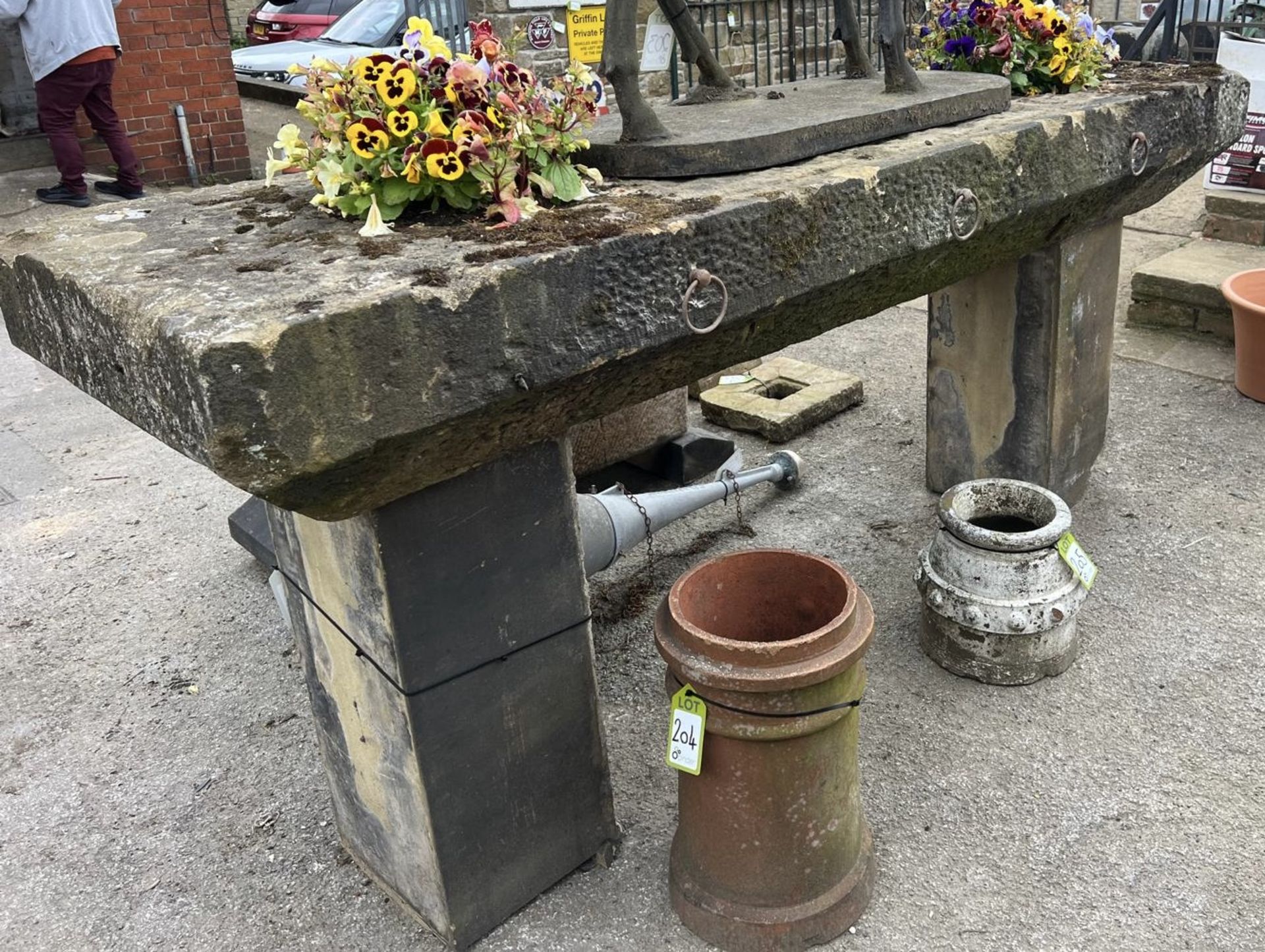 A large Yorkshire stone Courtyard/Feed Trough, originally used for tethering horses, approx. 44in - Image 6 of 8