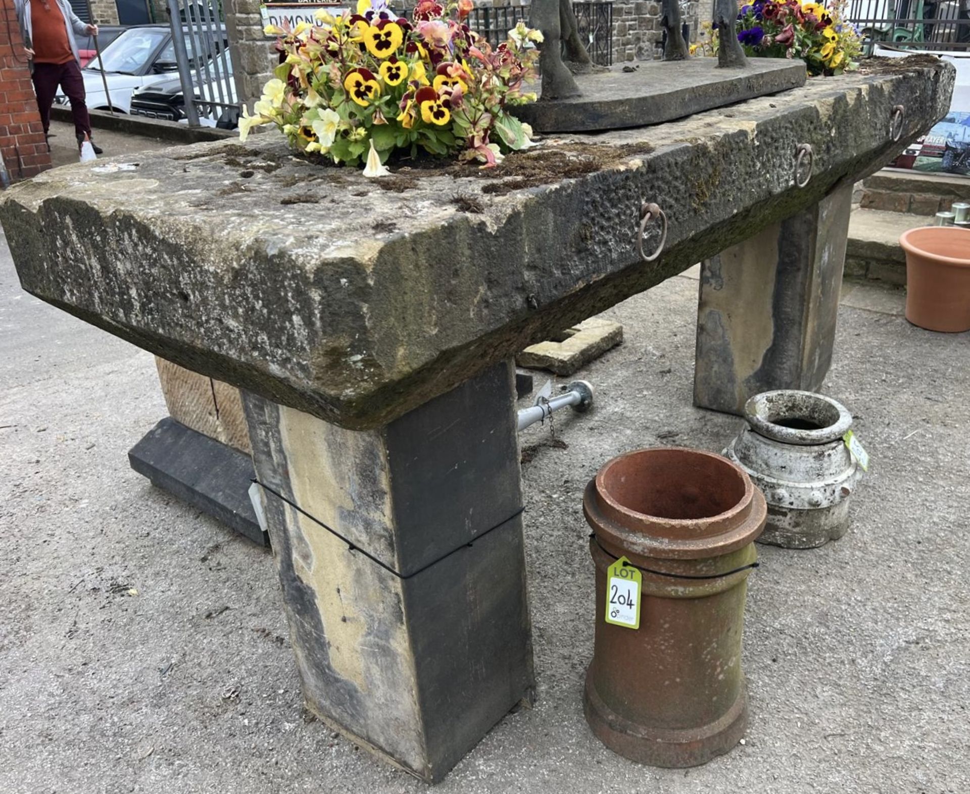 A large Yorkshire stone Courtyard/Feed Trough, originally used for tethering horses, approx. 44in - Image 4 of 8