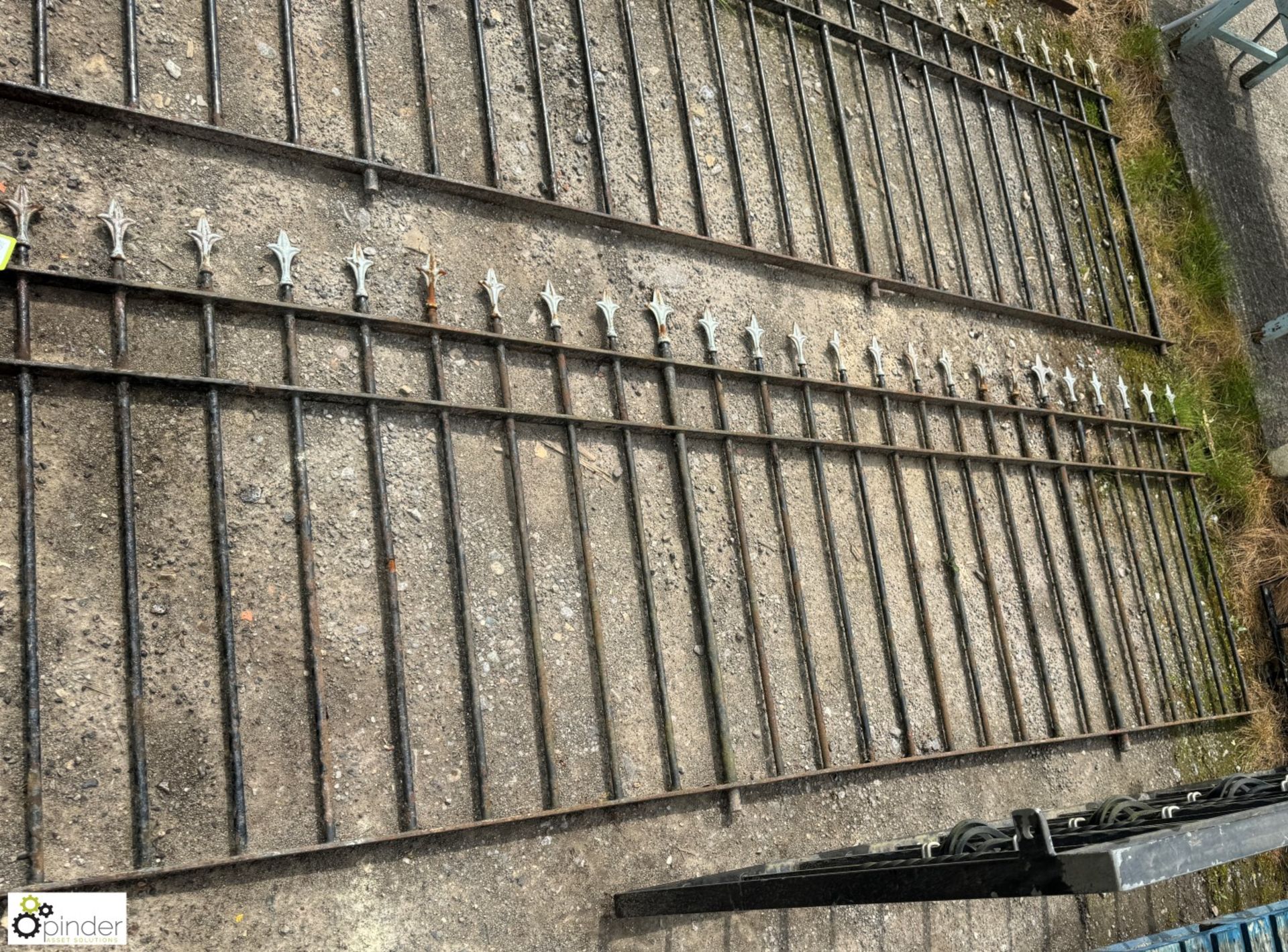 A run approx. 62ft of reclaimed wrought iron Railings, with decorative arrow tops, approx. 40in - Image 6 of 15