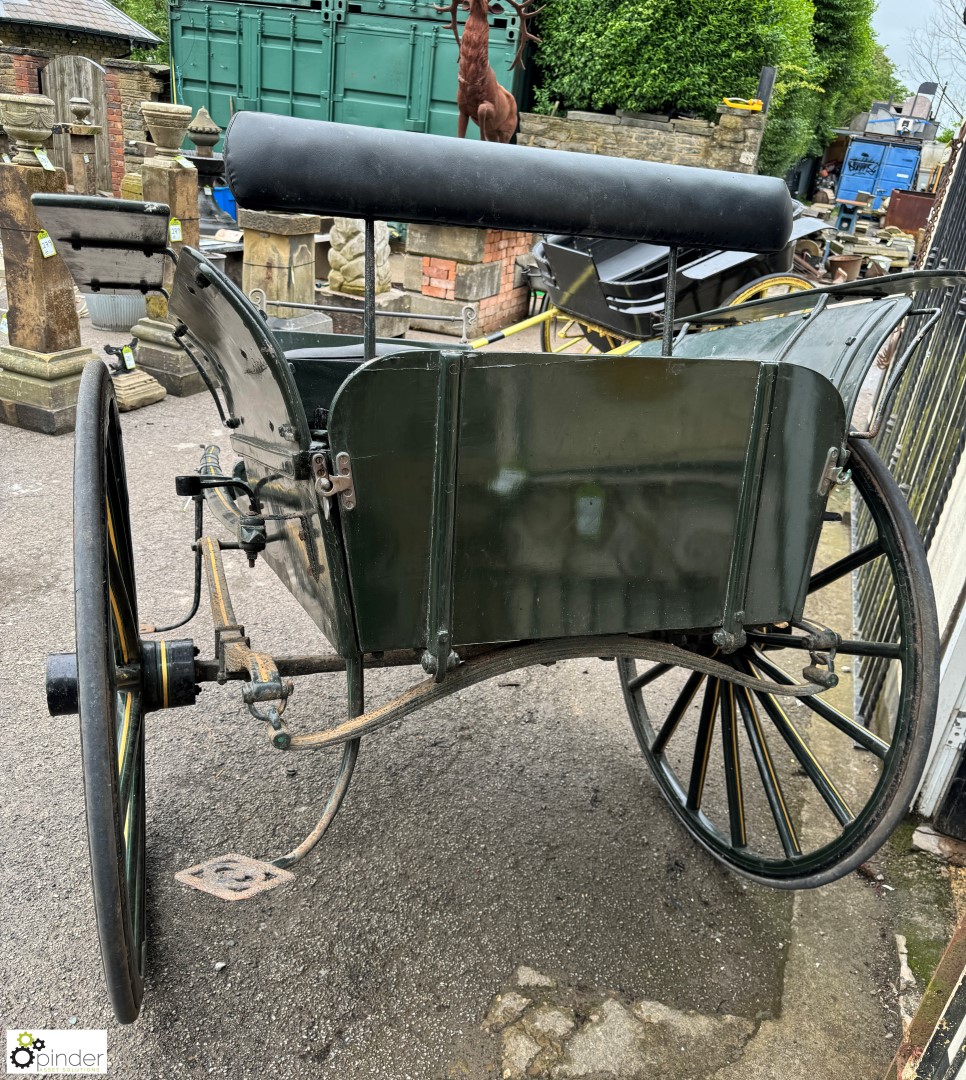 An original Victorian Governors Cart, in British racing green, with olive green and gold - Image 4 of 13