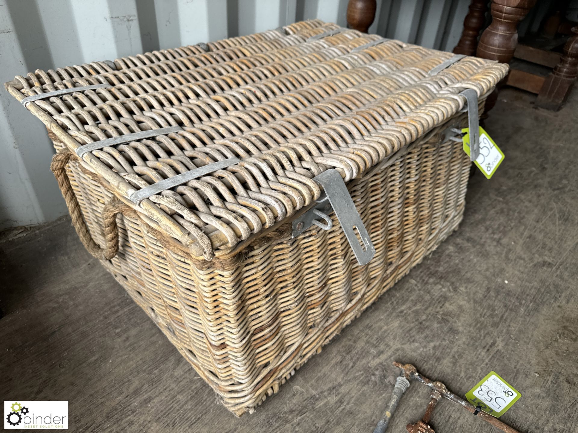 A Victorian wicker Transport Basket, with rope han - Image 4 of 5