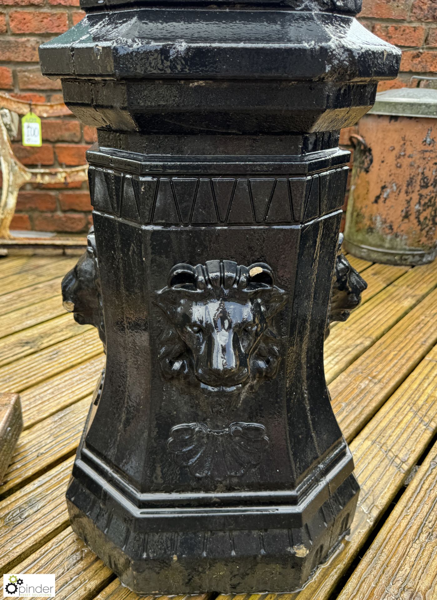 A pair cast iron Garden Urns, with egg and dart gadrooning decoration, on reconstituted stone - Image 6 of 10