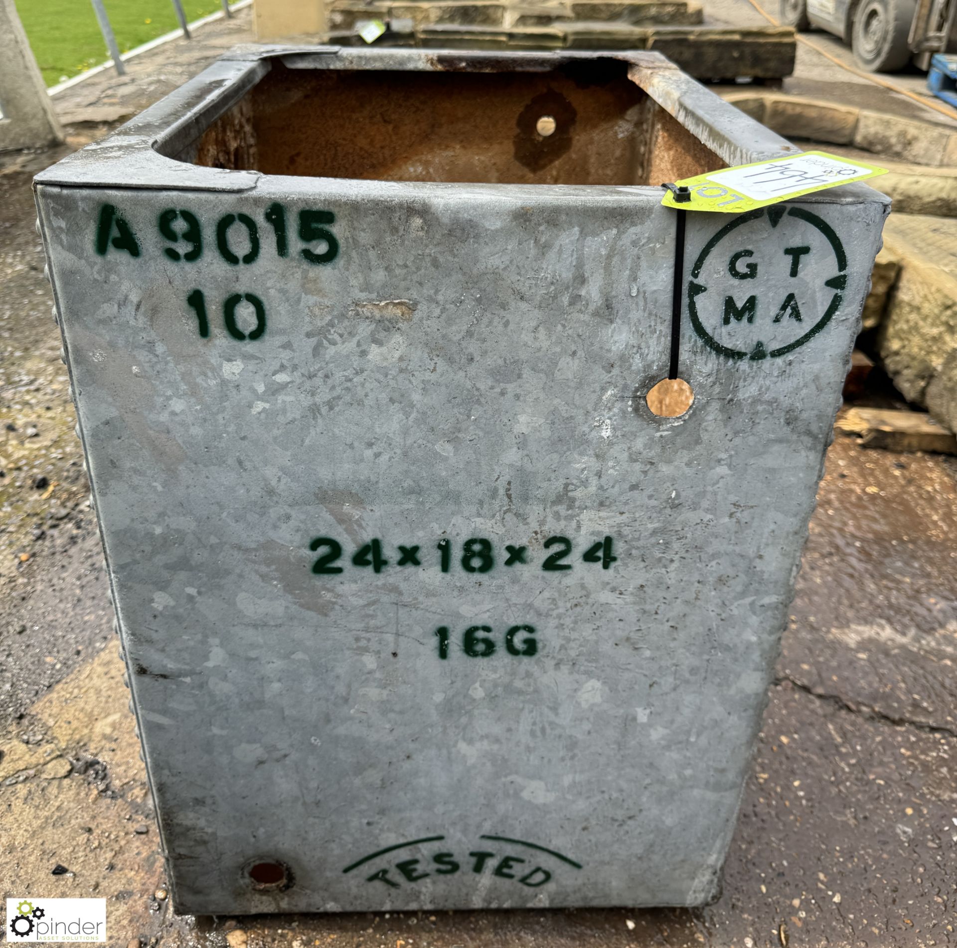 A metal galvanised riveted Water Cistern, approx. 24in x 24in x 18in, circa 1920 to 1940s - Image 5 of 6