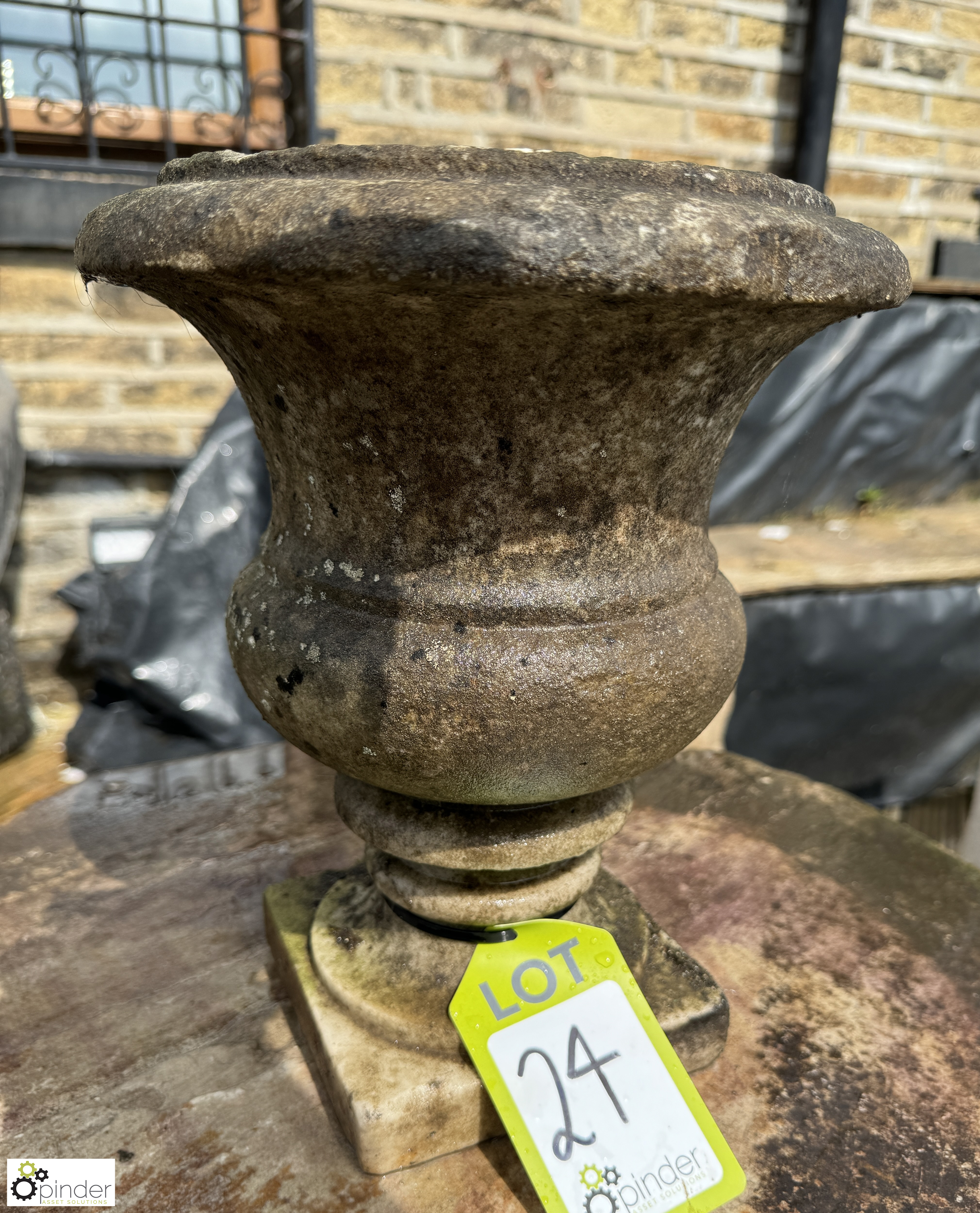 A Victorian statuary white marble Garden Urn, approx. 12in x 10in diameter, circa 1880 to 1900s