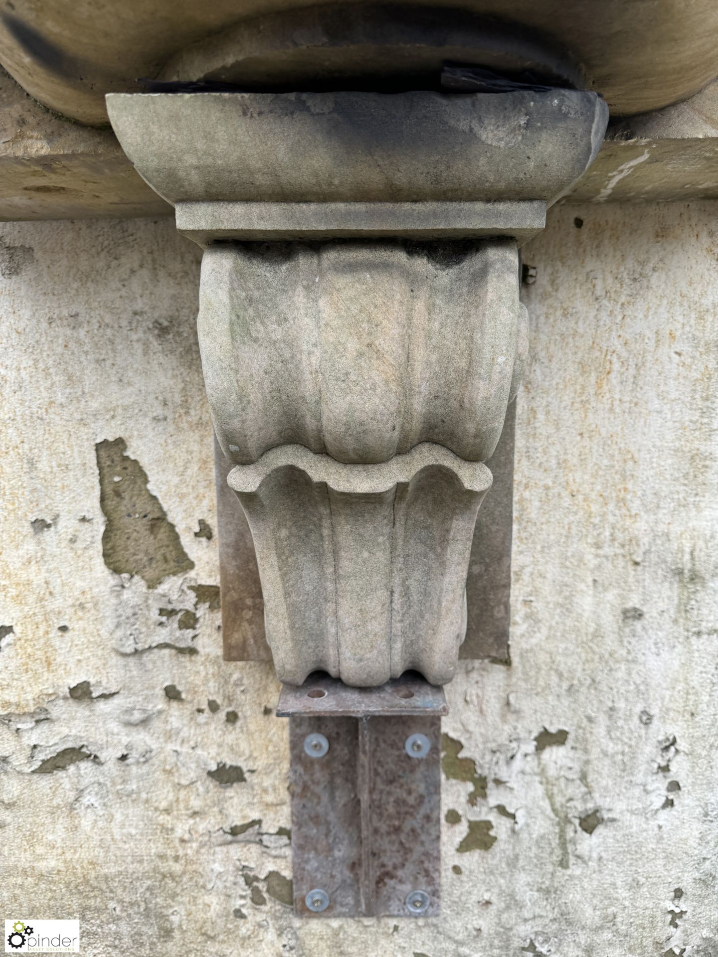 A Wall Fountain comprising reconstituted stone lions head waterspout, mounted above a sandstone clam - Image 10 of 13