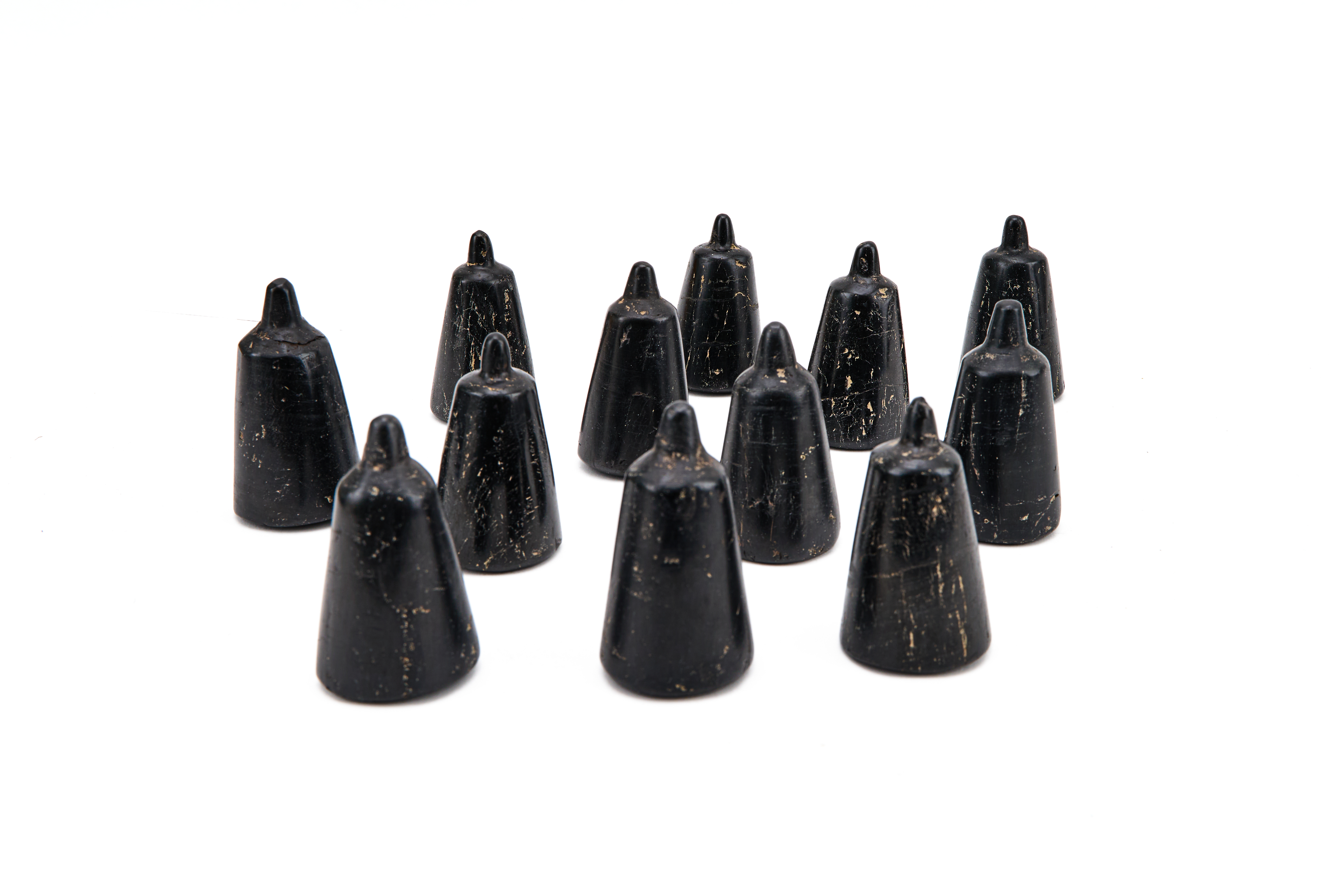 A SET OF TWELVE (12) JET CHESS PIECES, FATIMID, CIRCA 9TH-10TH CENTURY - Image 2 of 4