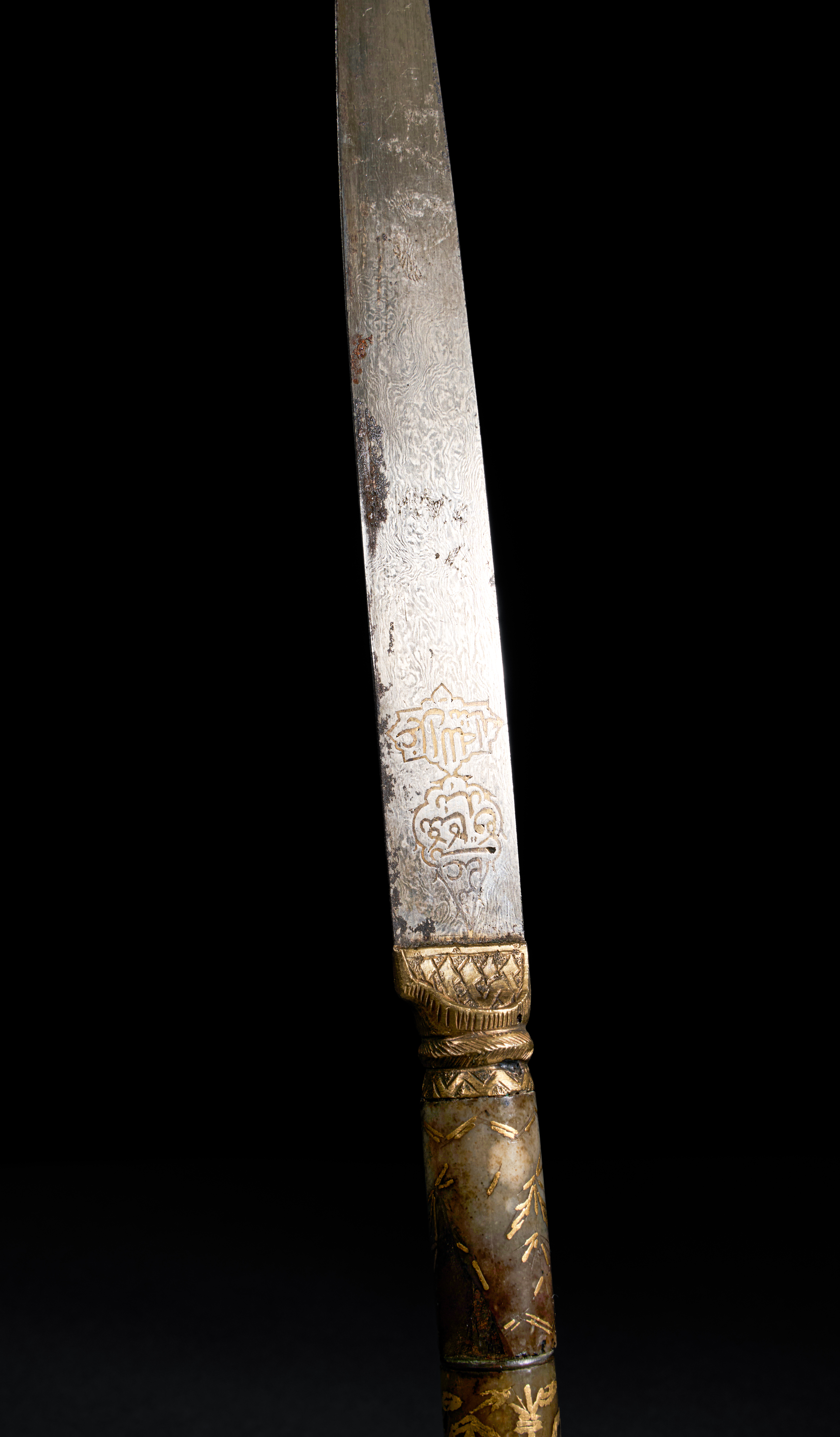 A JADE HILTED AND GOLD-DAMASCENED WATERED-STEEL DAGGER (KARD) 18TH CENTURY, PERSIA - Image 3 of 5