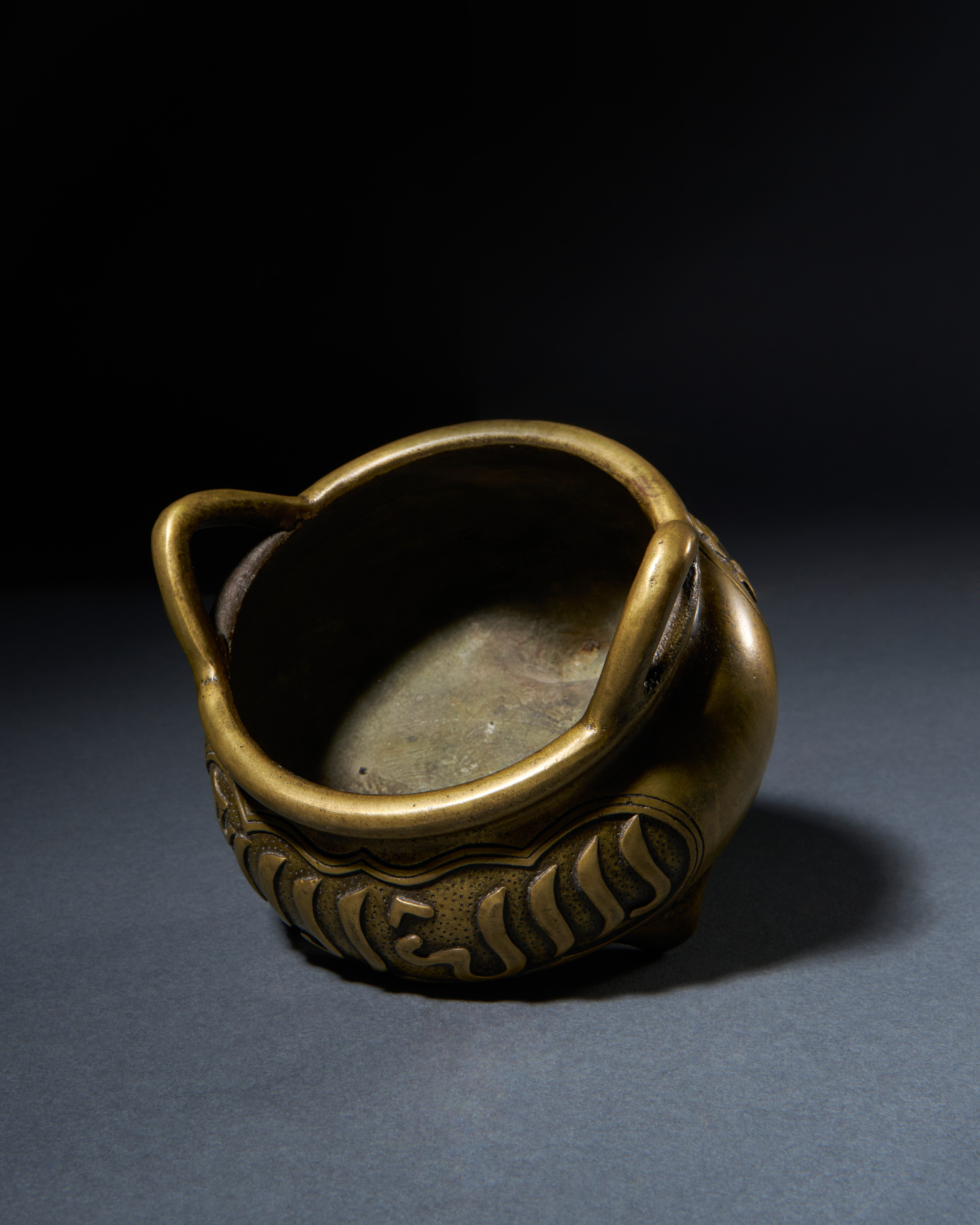 A BRONZE INCENSE BURNER WITH ARABIC INSCRIPTIONS, 17TH/18TH CENTURY - Image 4 of 4