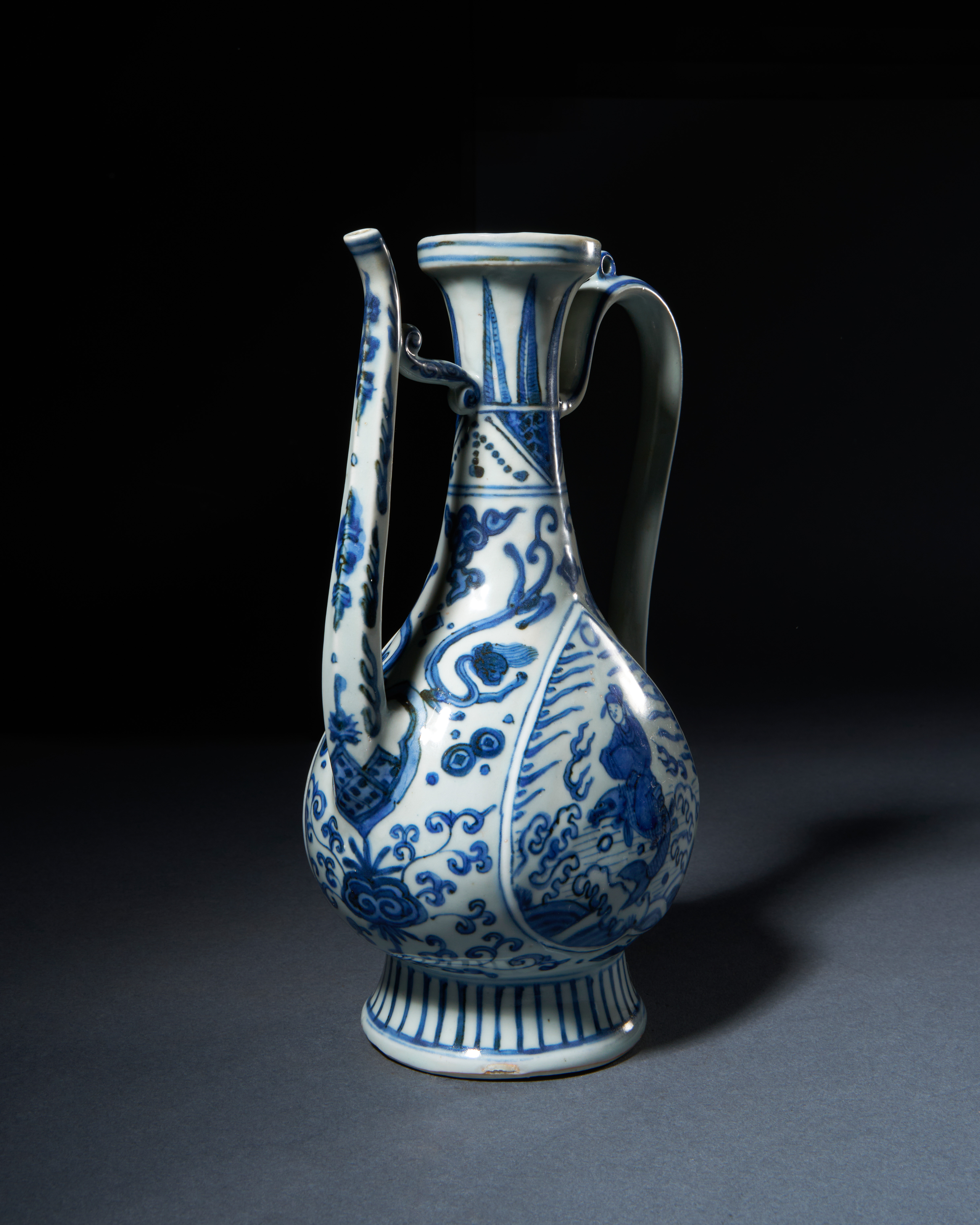 A BLUE AND WHITE PEAR-SHAPED EWER MADE FOR ISLAMIC MARKET, ZHENGDE-WANLI PERIOD, 16TH-17TH CENTURY - Image 3 of 4