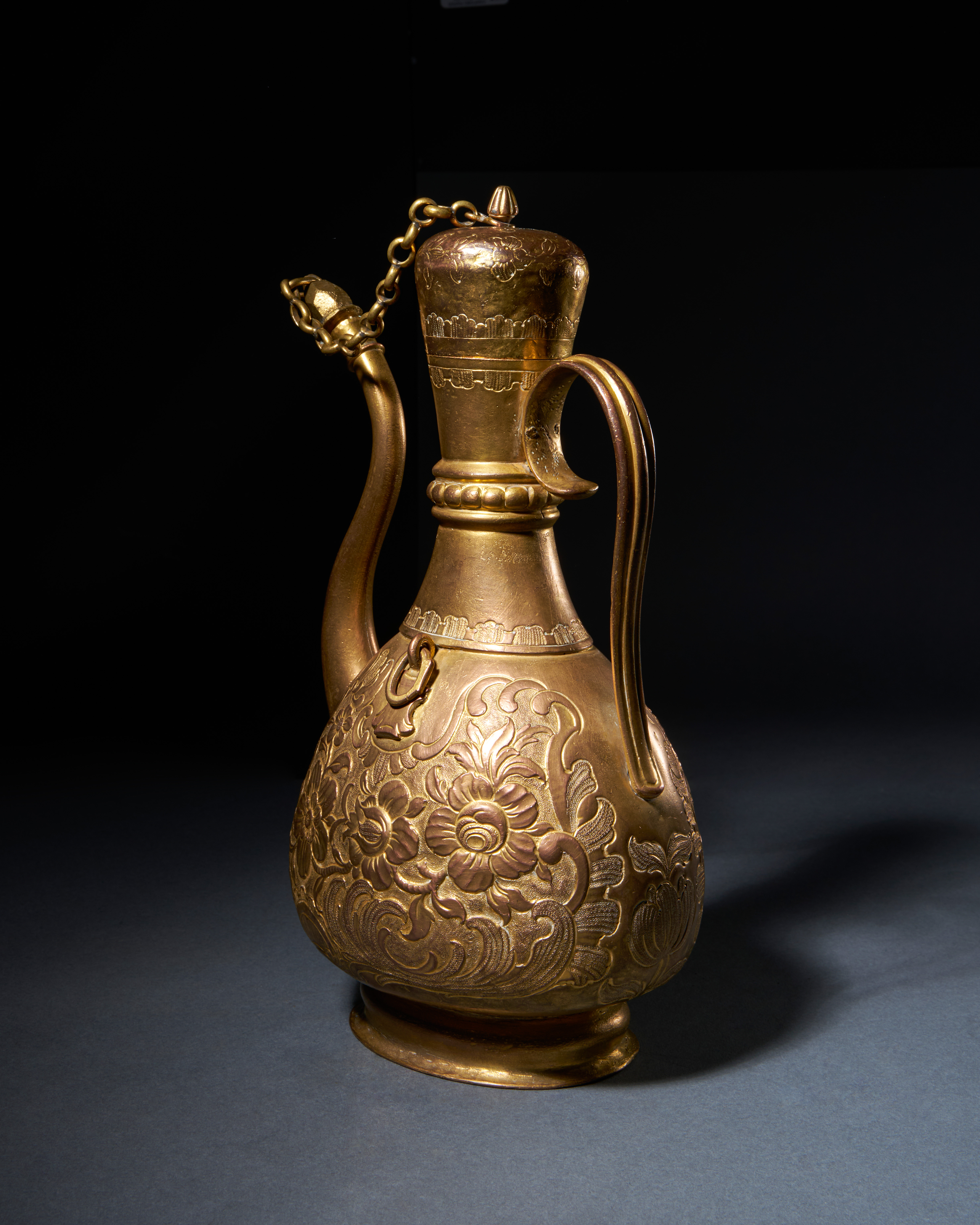 AN OTTOMAN GILT-COPPER (TOMBAK) PILGRIM ZAM-ZAM EWER, OTTOMAN, TURKEY 18TH CENTURY - Image 5 of 8