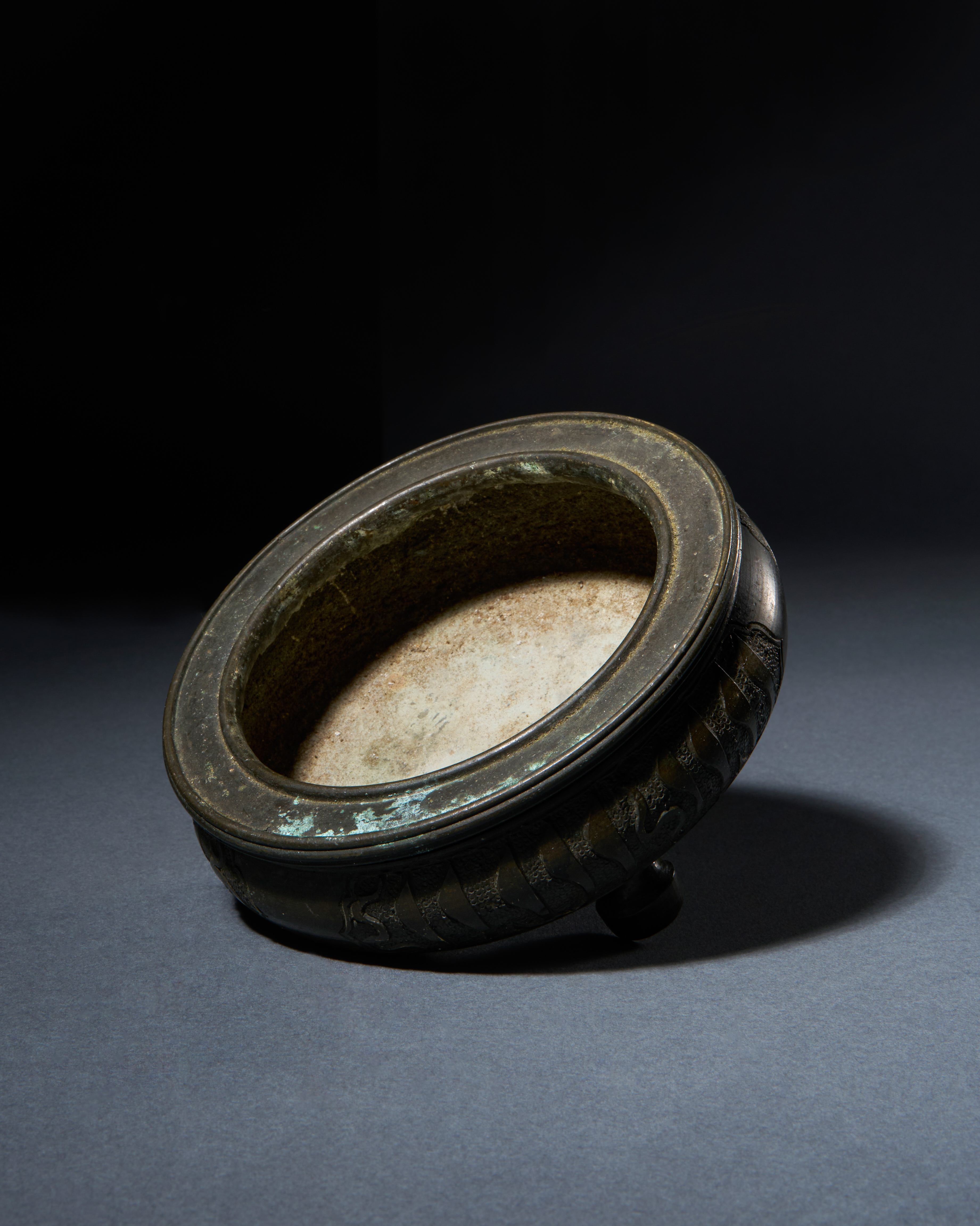 A BRONZE INCENSE BURNER MADE FOR THE ISLAMIC MARKET, 17TH/18TH CENTURY - Image 3 of 4