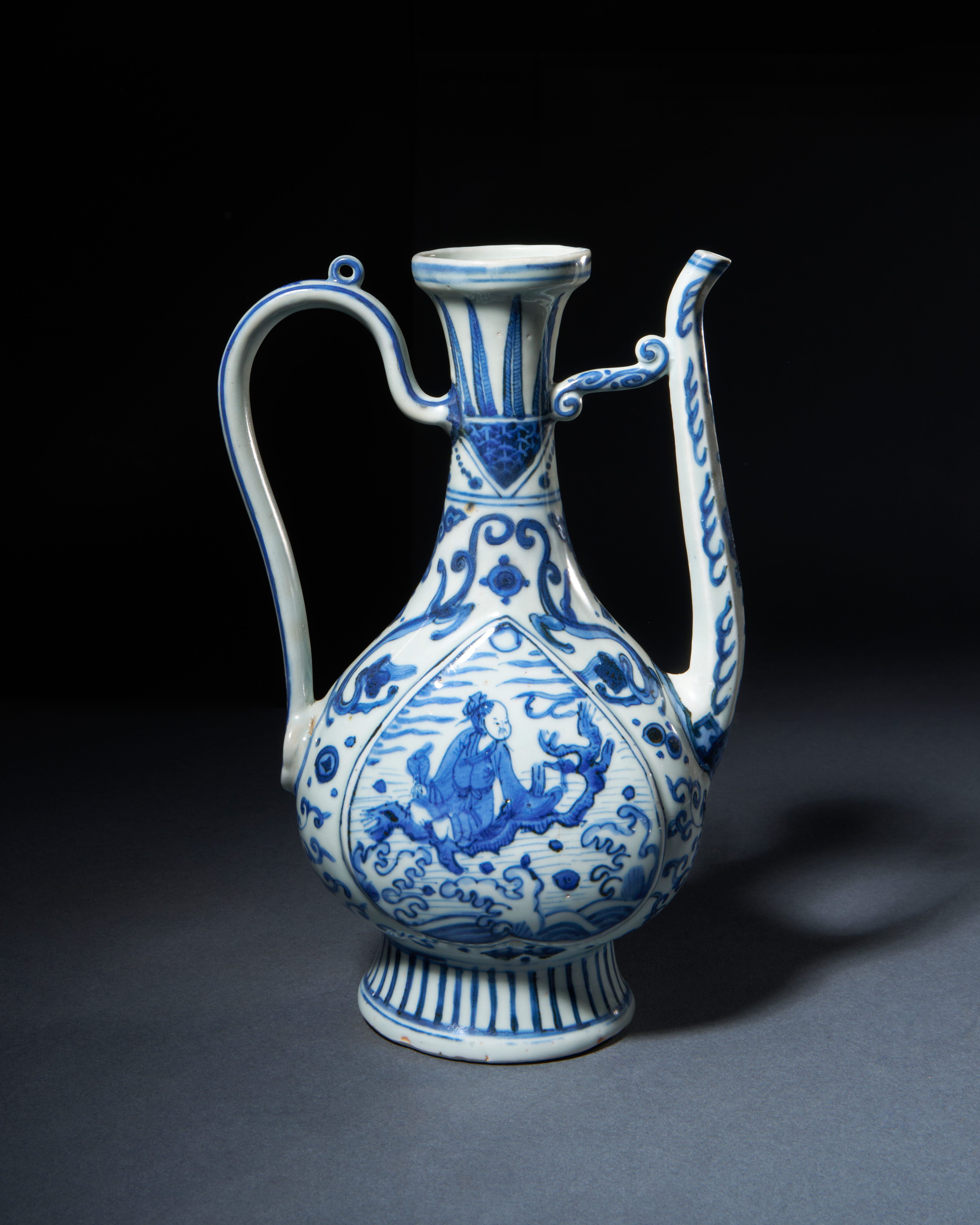 A BLUE AND WHITE PEAR-SHAPED EWER MADE FOR ISLAMIC MARKET, ZHENGDE-WANLI PERIOD, 16TH-17TH CENTURY - Image 2 of 4