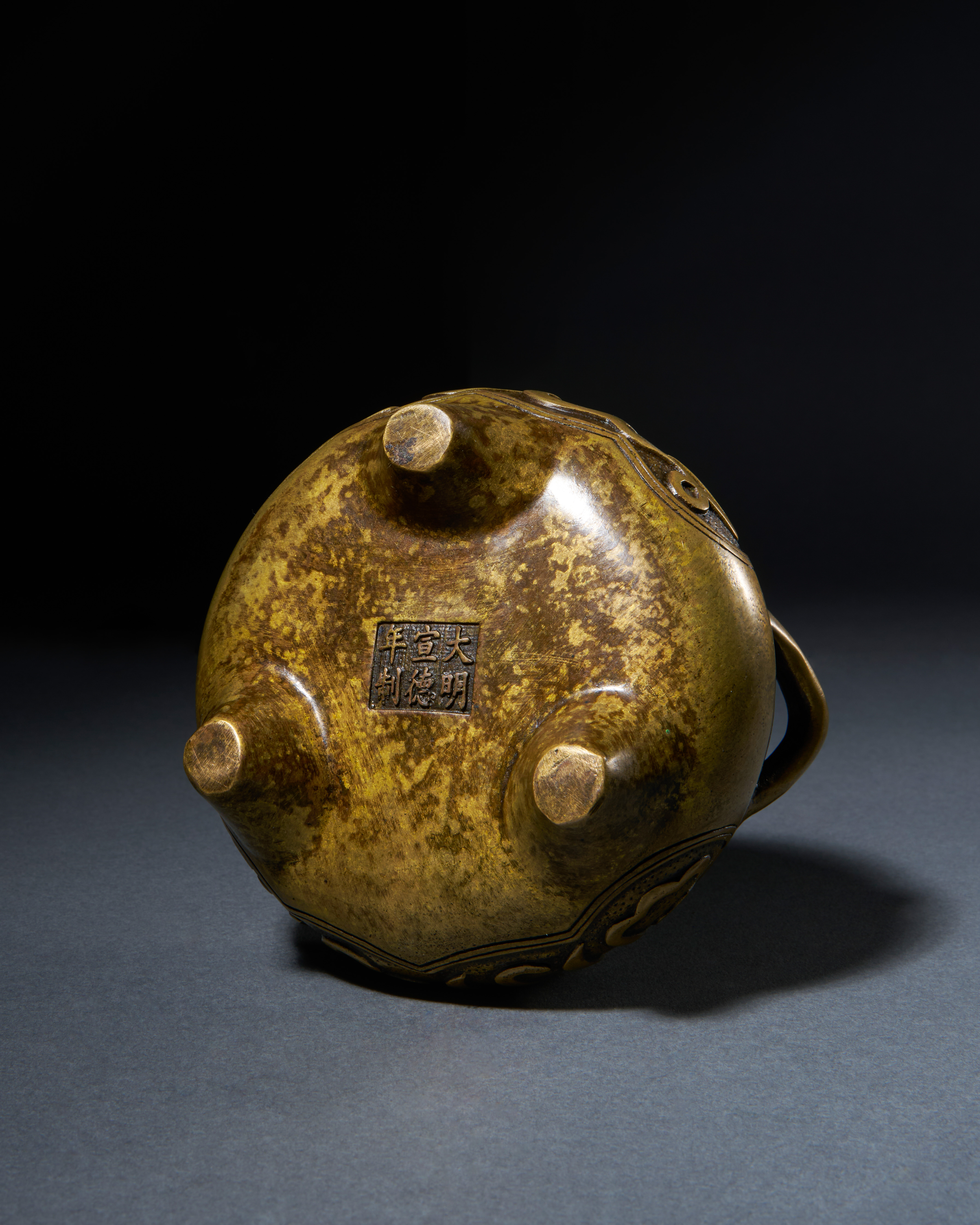 A BRONZE INCENSE BURNER WITH ARABIC INSCRIPTIONS, 17TH/18TH CENTURY - Image 3 of 4