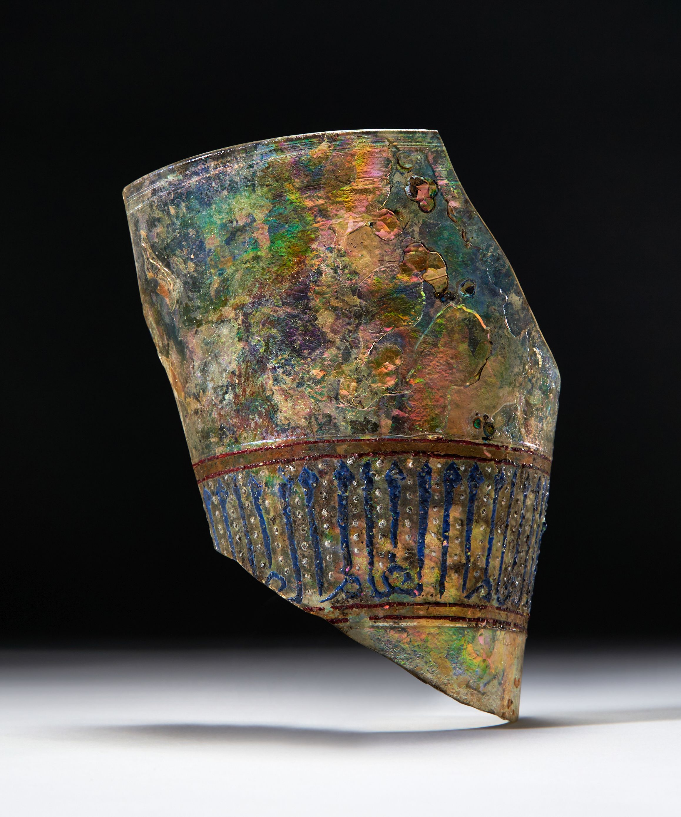 A HIGHLY RARE & ACADEMIC MAMLUK GLASS MOSQUE LAMP FRAGMENT, CIRCA 13TH CENTURY - Image 3 of 3