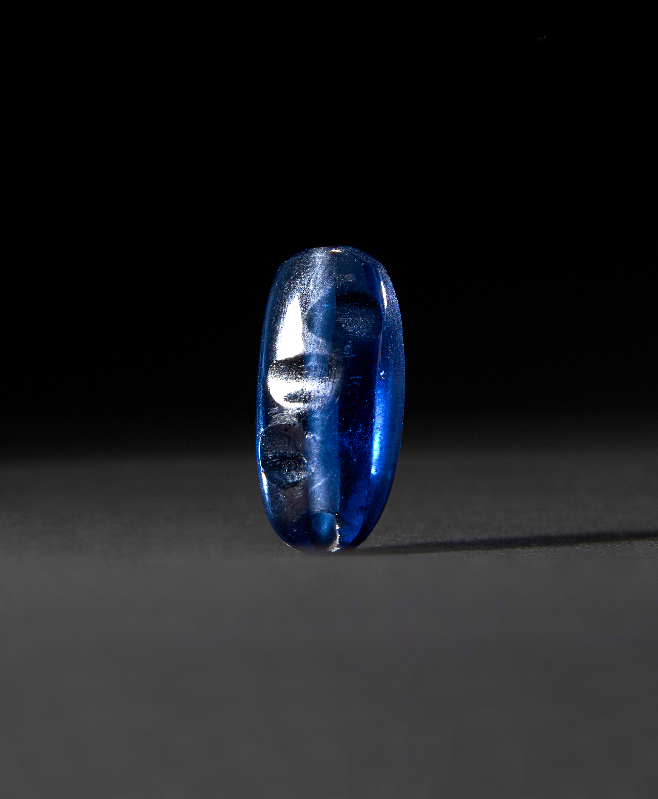 A BLUE GEMSTONE, PROBABLY SAPPHIRE, 19TH CENTURY OR EARLIER - Image 4 of 5