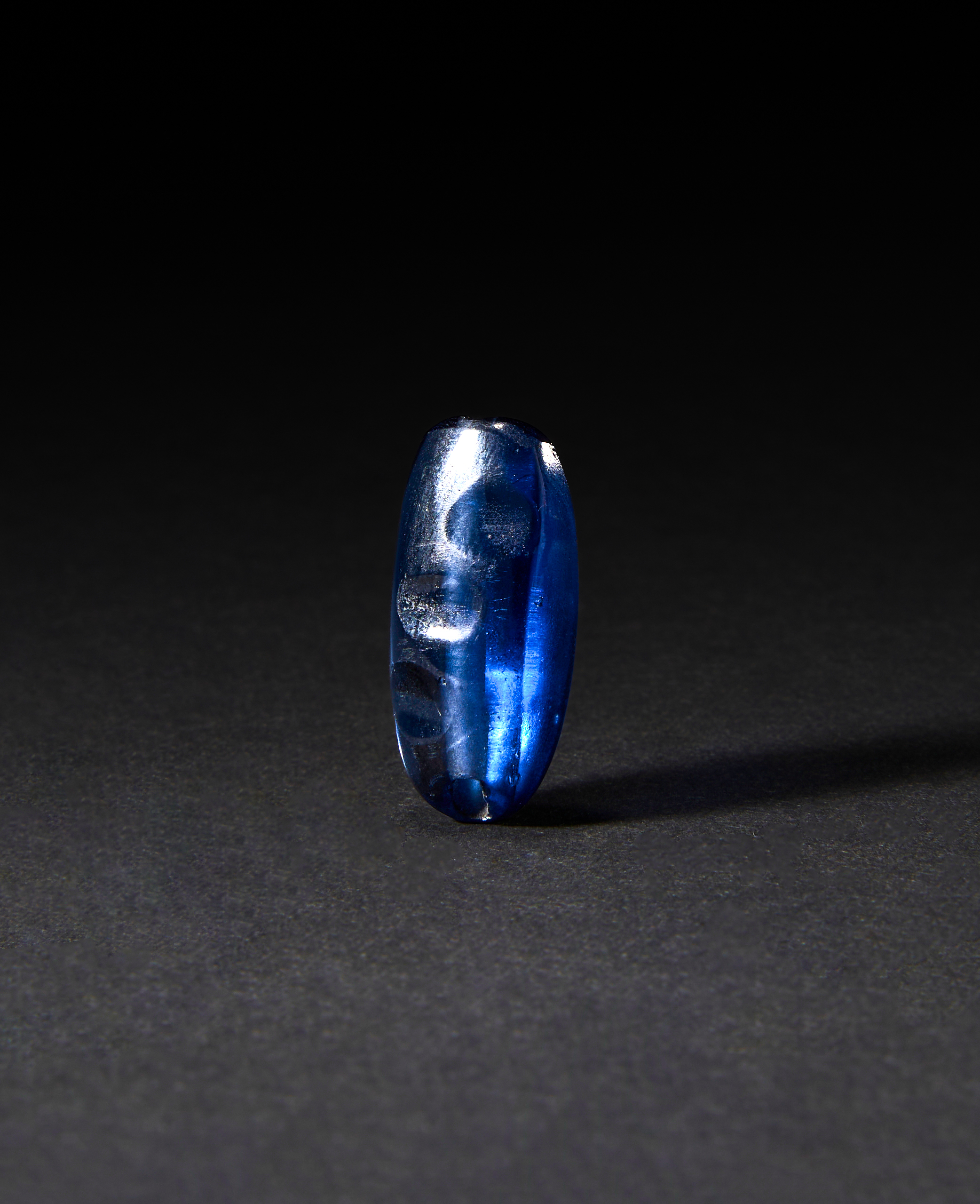 A BLUE GEMSTONE, PROBABLY SAPPHIRE, 19TH CENTURY OR EARLIER - Image 5 of 5