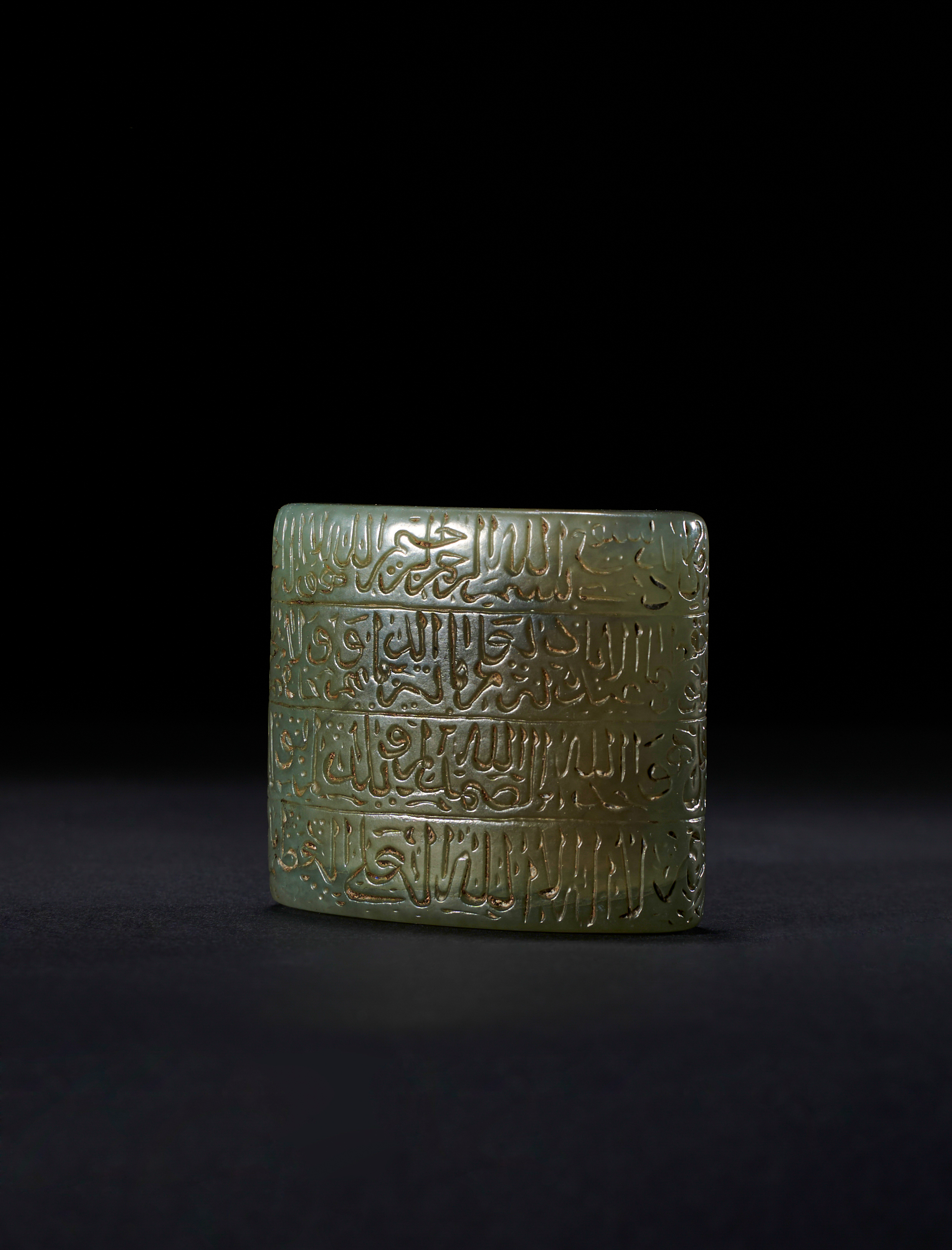 A RARE CALLIGRAPHIC INSCRIBED JADE INKWELL, 18TH CENTURY, MUGHAL, INDIA