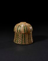 A MUGHAL GOLD GEM SET JADE JEWELLED BOX, 18TH CENTURY