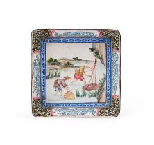 AN UNSUAL SQUARE FORM CHINESE ENAMEL FIGURAL DISH, 18TH CENTURY, TWO CHARACTER MARK