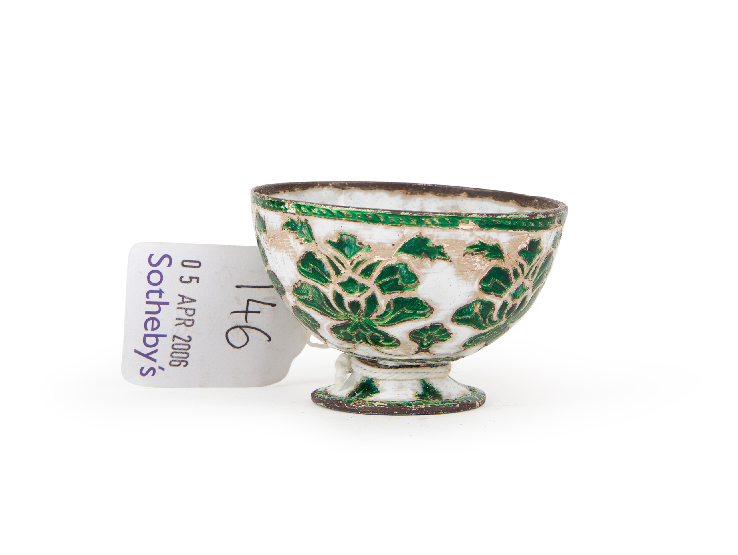 A ROYAL GREEN & WHITE ENAMELLED MUGHAL WINE CUP, 17TH CENTURY, INDIA - Image 2 of 5