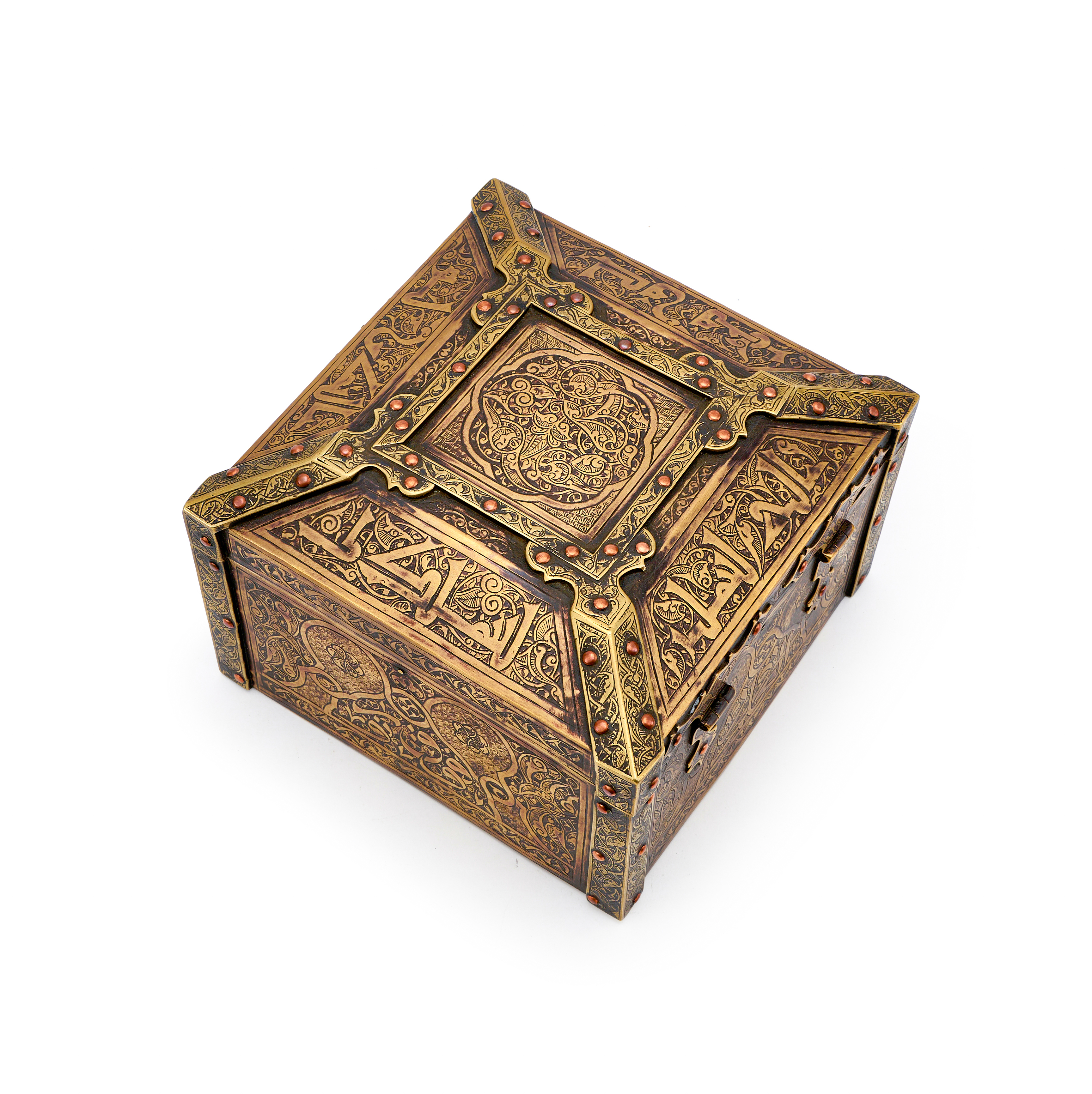 A MIX METAL ISLAMIC CASKET. 20TH CENTURY, SYRIA OR OTTOMAN - Image 5 of 5