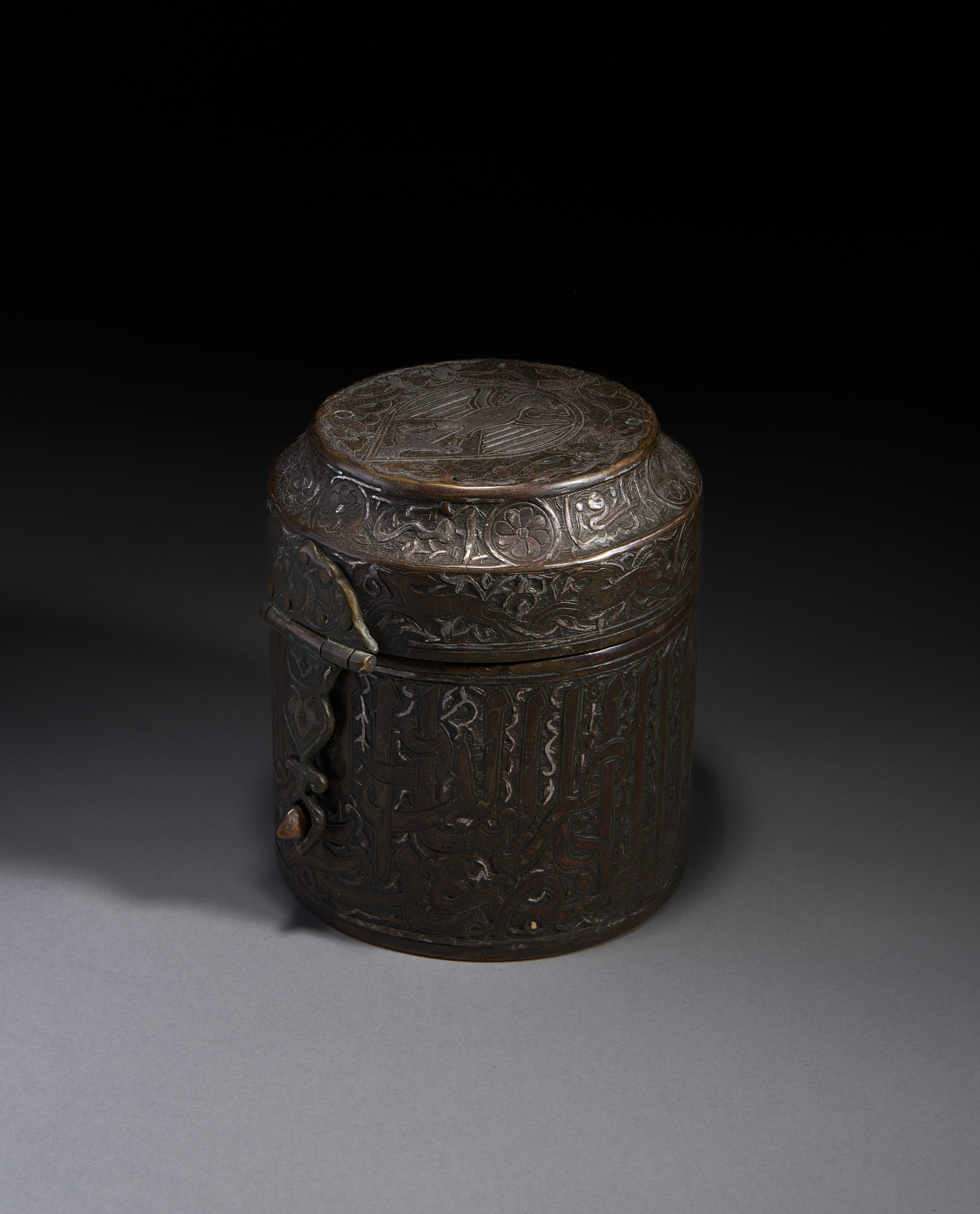 A SILVER INLAID SELJUK BRONZE INKWELL PENDANT, PERSIA, 12TH CENTURY - Image 2 of 8