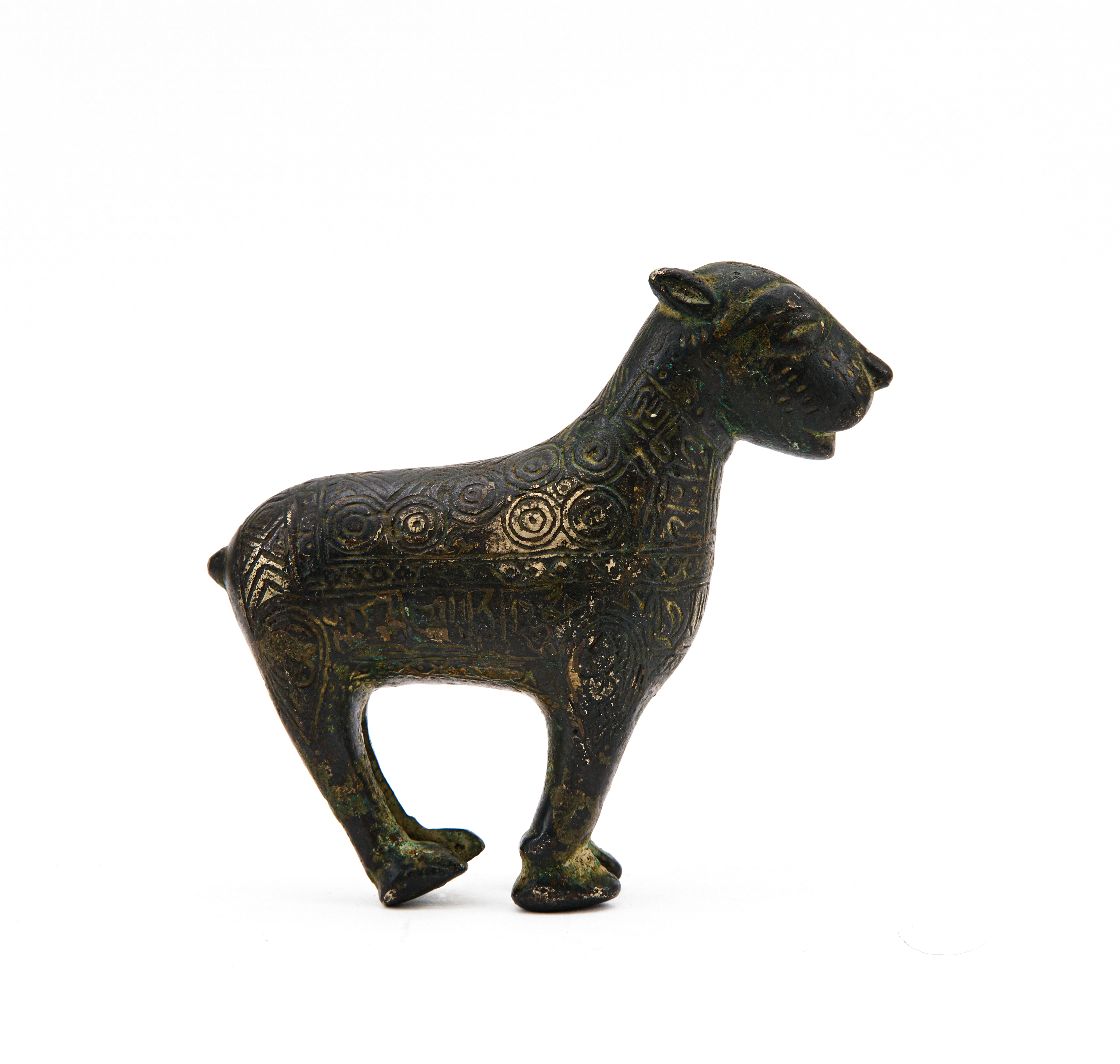 AN ISLAMIC BRONZE AQUAMANILE IN THE FORM OF A FELINE - Image 2 of 4