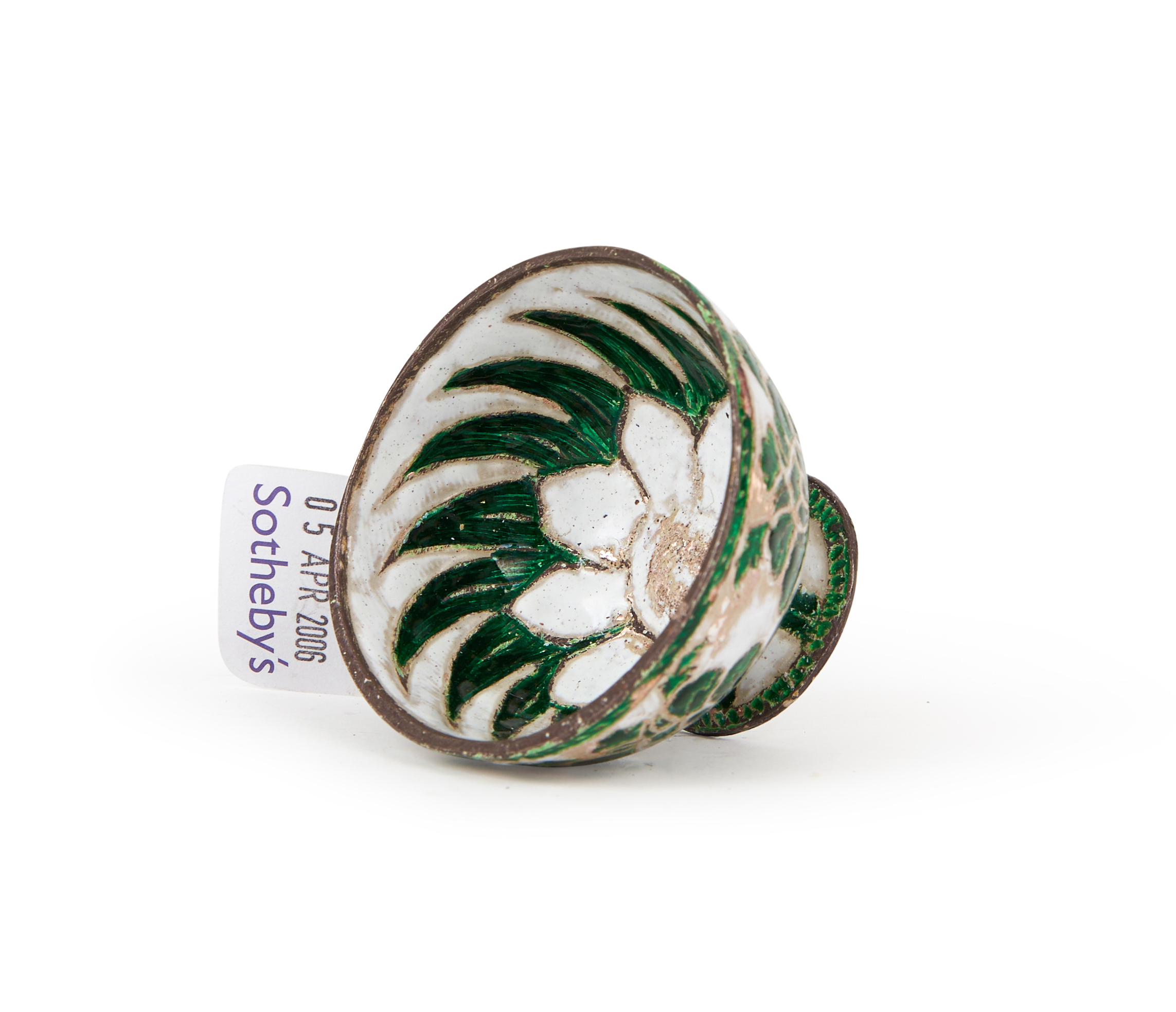 A ROYAL GREEN & WHITE ENAMELLED MUGHAL WINE CUP, 17TH CENTURY, INDIA - Image 3 of 5