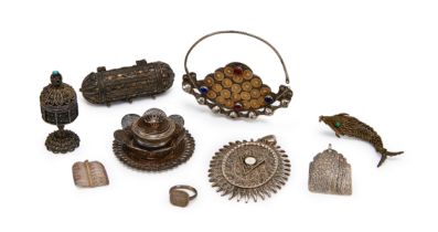 ASSORTMENT OF WHITE METAL FILIGREE & JUDAICA OBJECTS