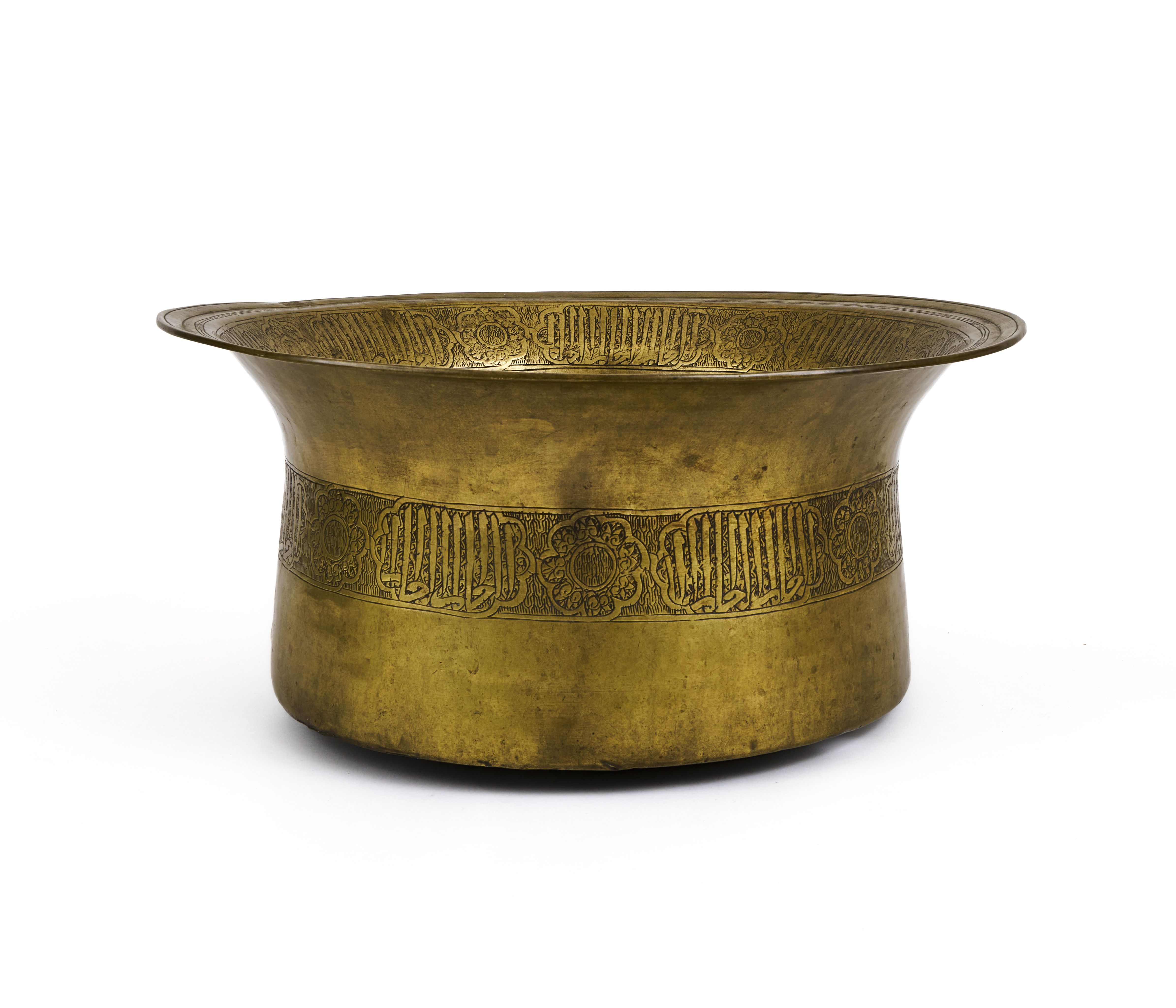 A LARGE MAMLUK BRASS BASIN EGYPT OR SYRIA, 1500-1520 - Image 3 of 5