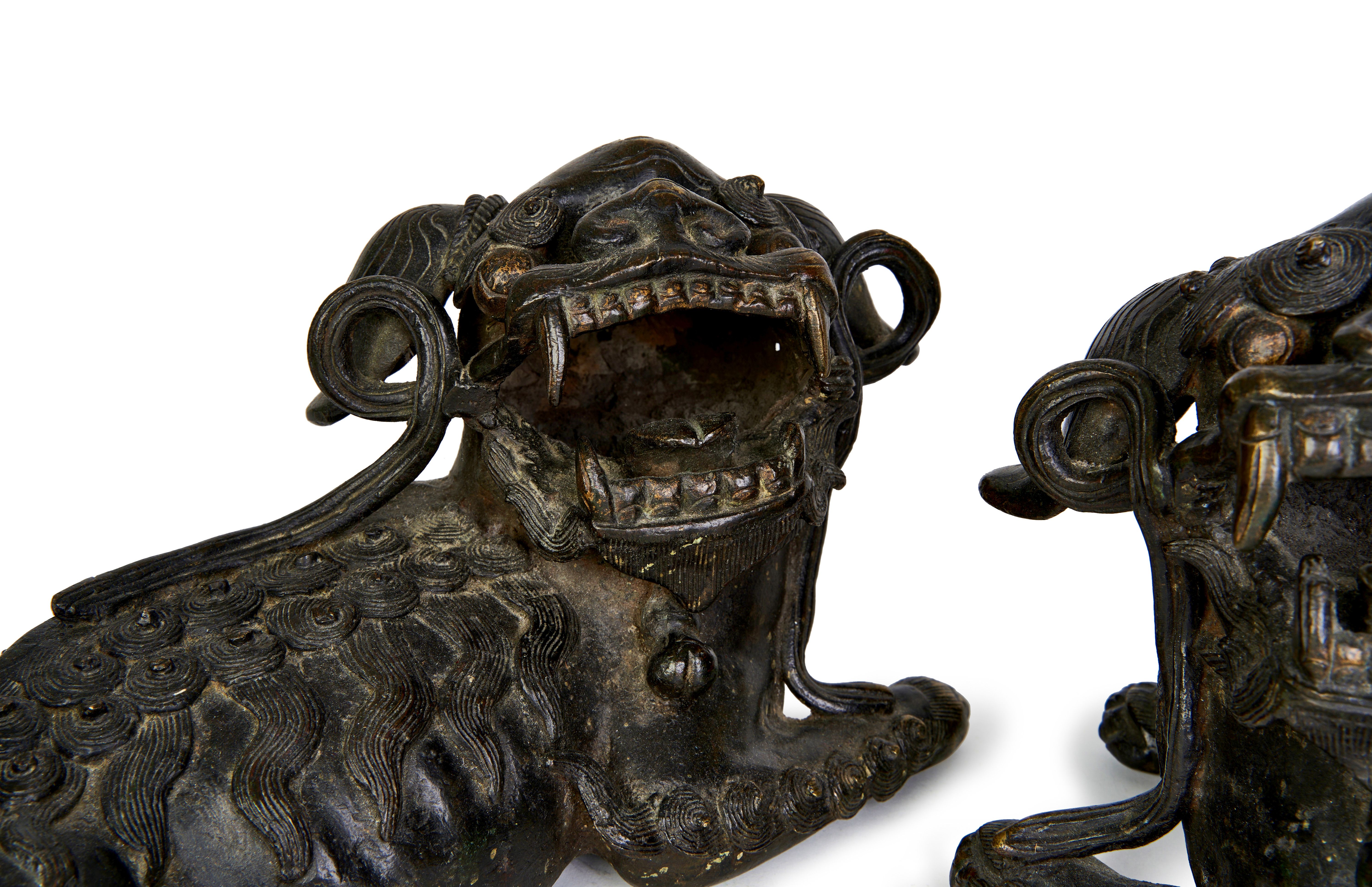 A PAIR OF CHINESE BRONZE FOO DOG CENSERS, QING DYNASTY (1644-1911) - Image 3 of 9