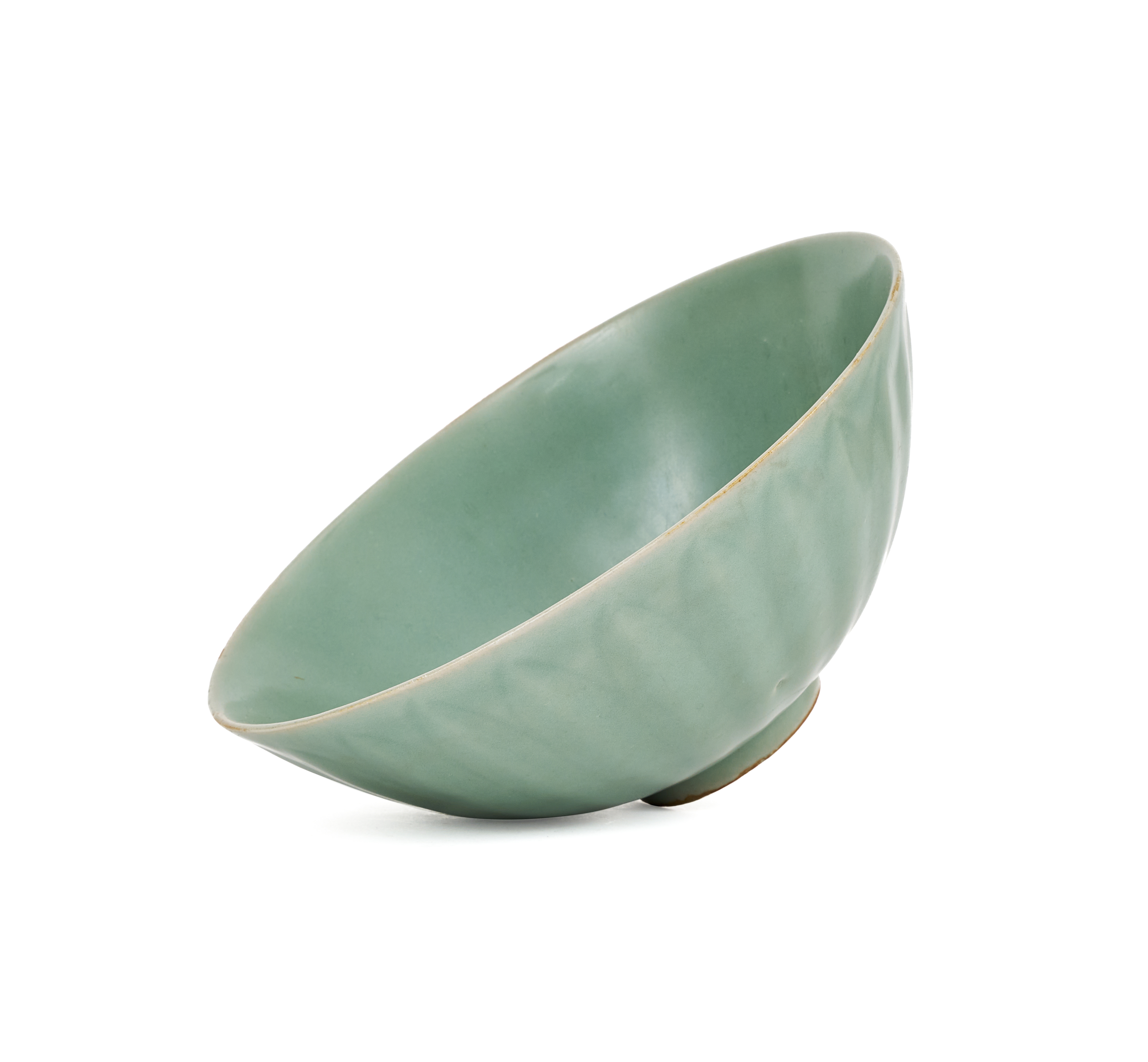 A LONGQUAN CELADON 'LOTUS' BOWL SOUTHERN SONG DYNASTY (1127-1279) - Image 2 of 3